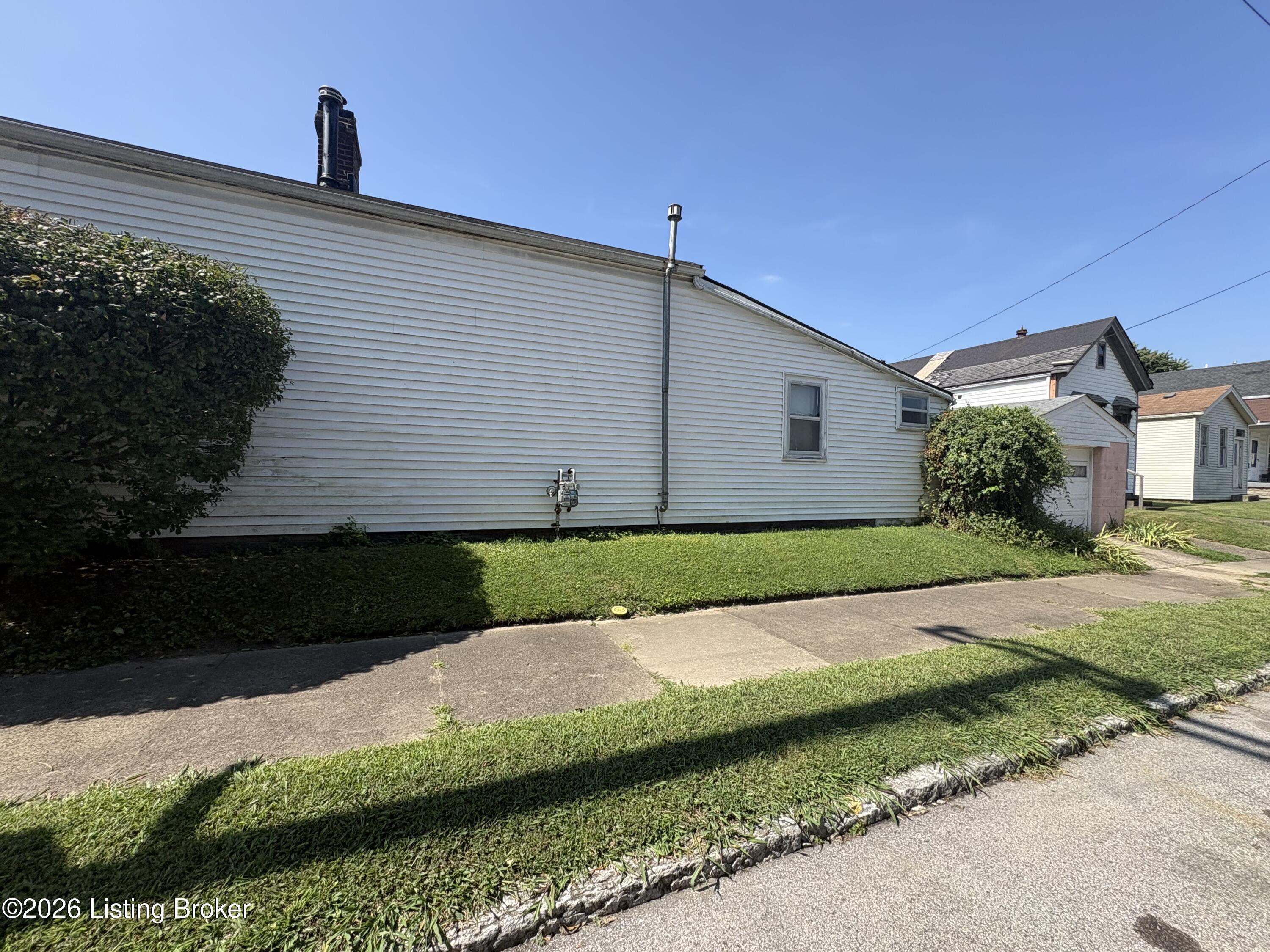 1228 Boyle St Property Photo 3