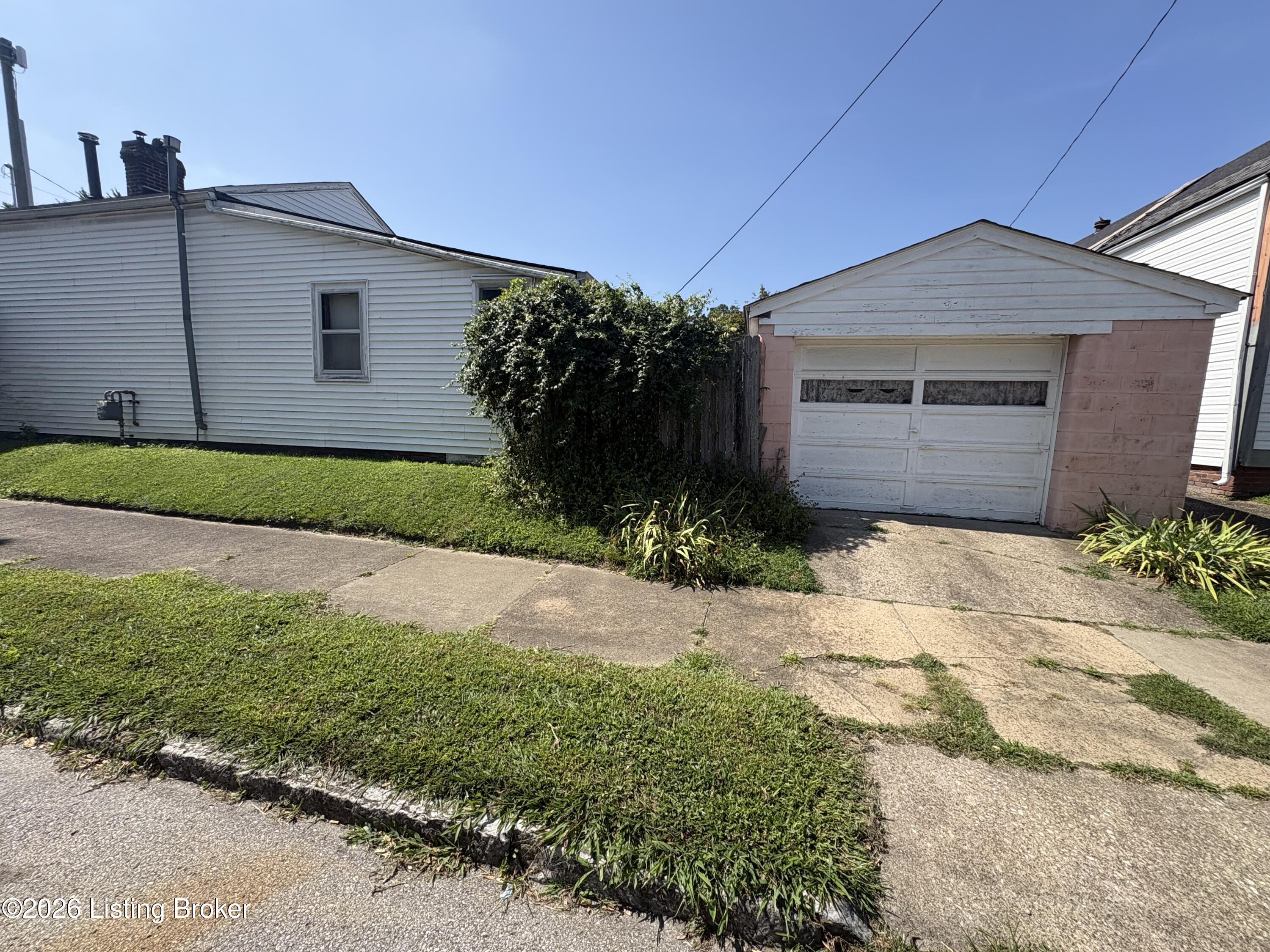 1228 Boyle St Property Photo 4