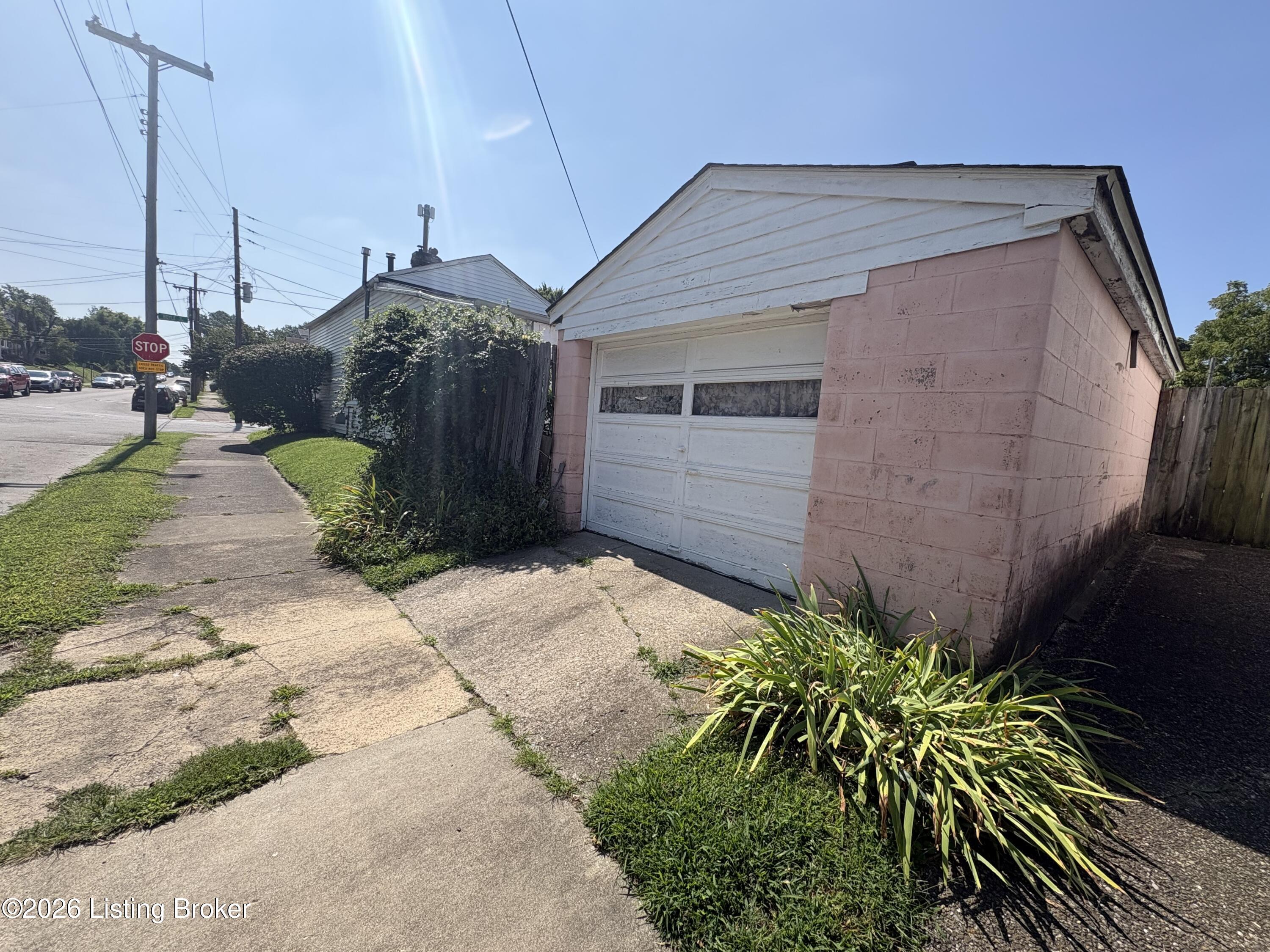 1228 Boyle St Property Photo 5
