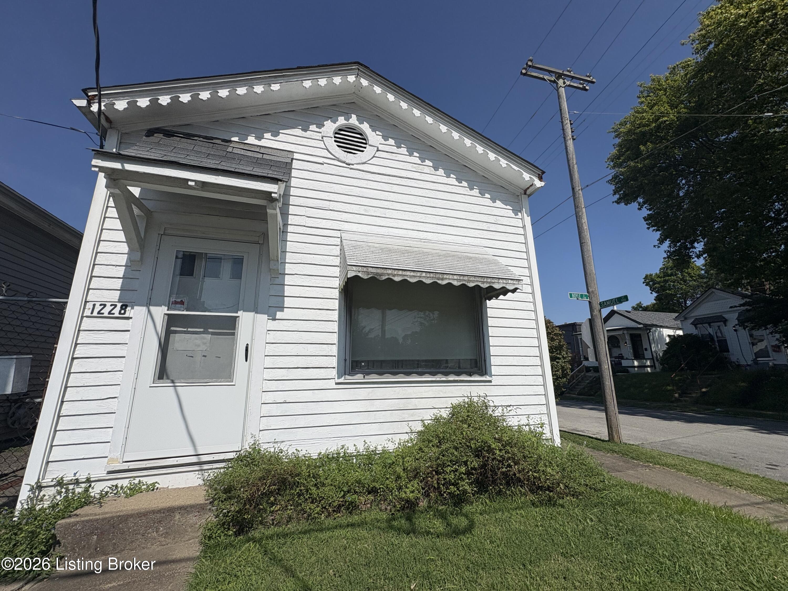 1228 Boyle St Property Photo 6