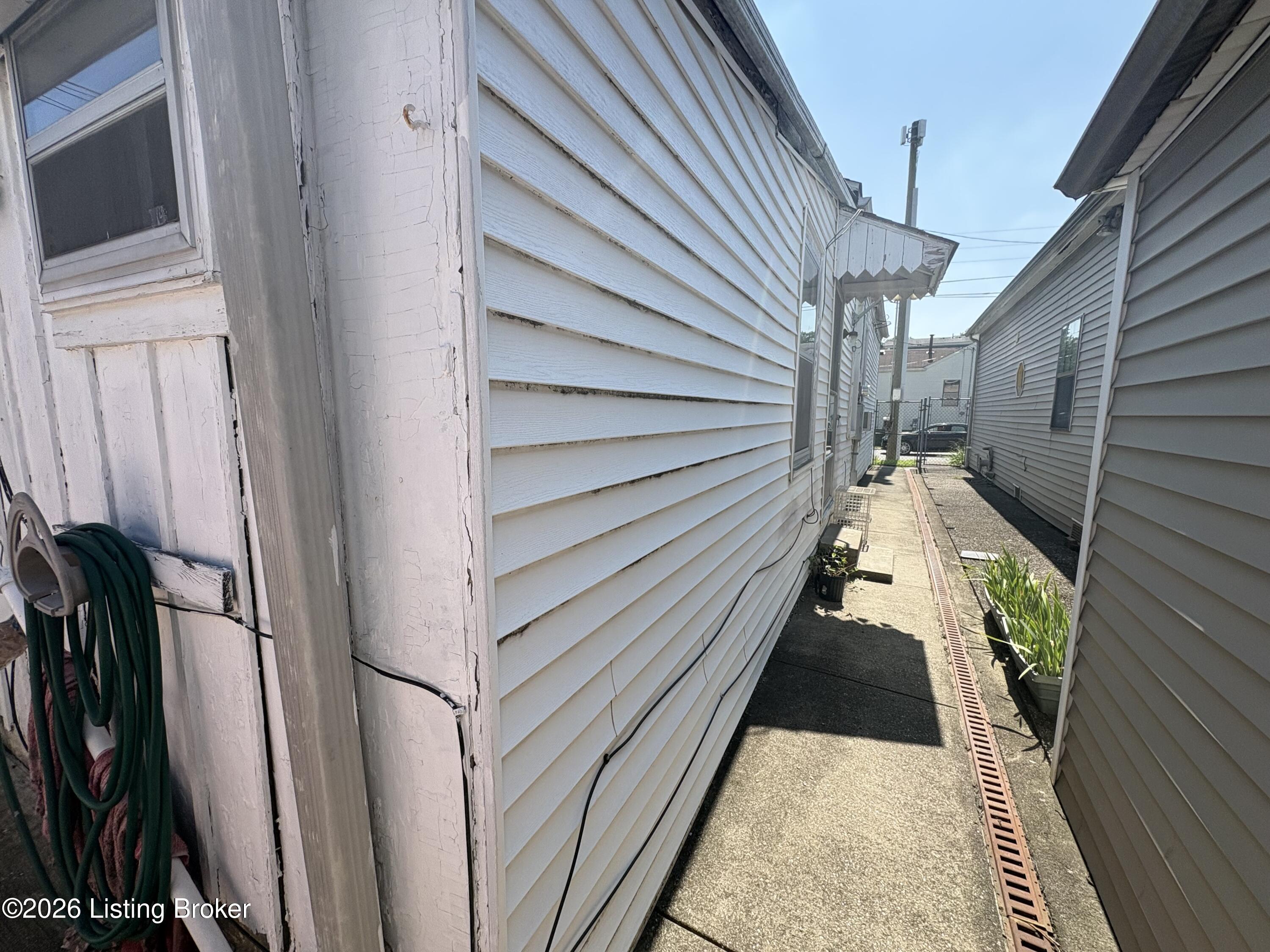 1228 Boyle St Property Photo 7