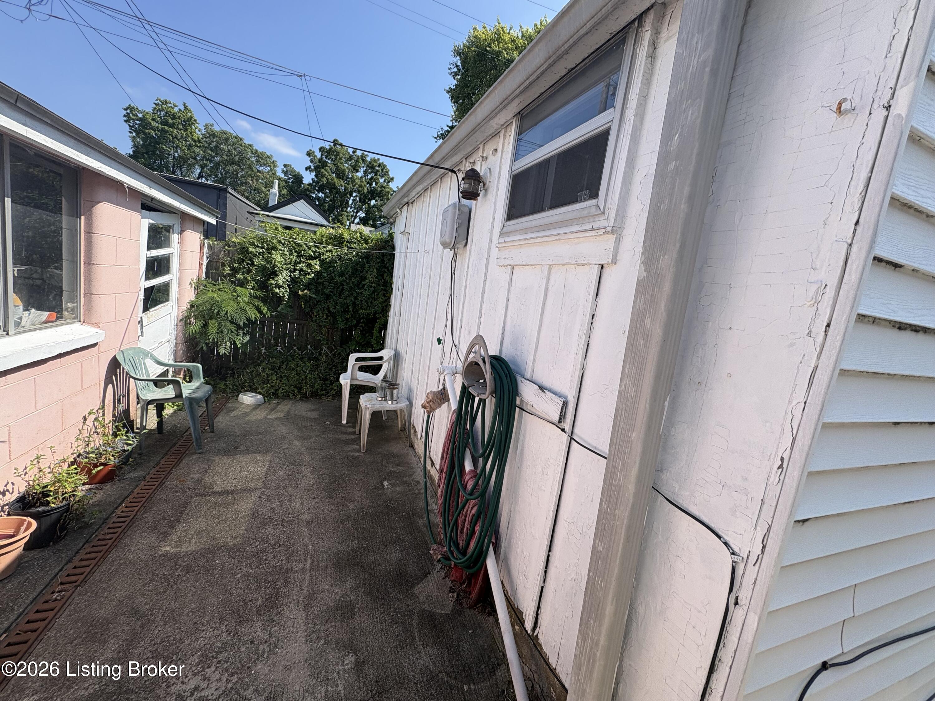 1228 Boyle St Property Photo 9