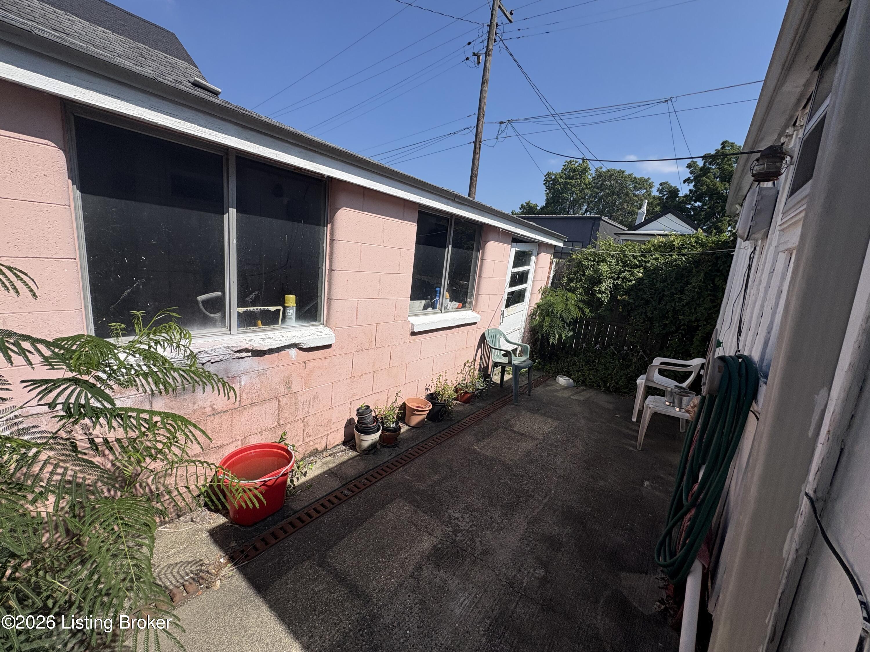 1228 Boyle St Property Photo 10