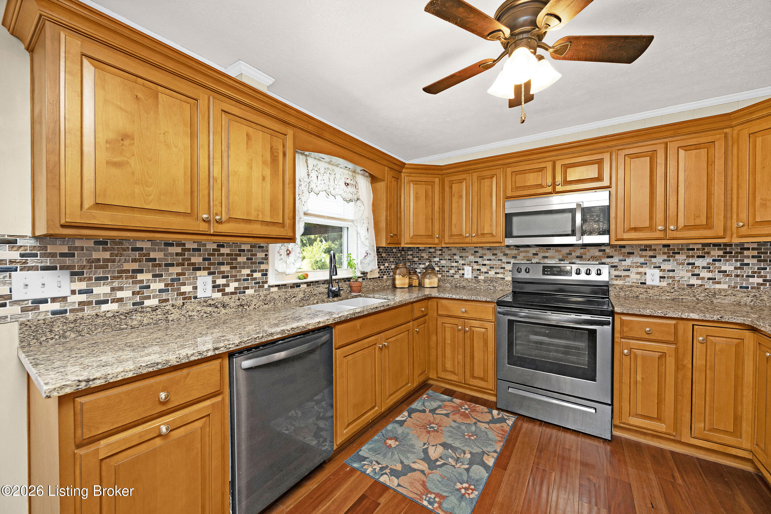113 Hurstland Dr Property Photo 4