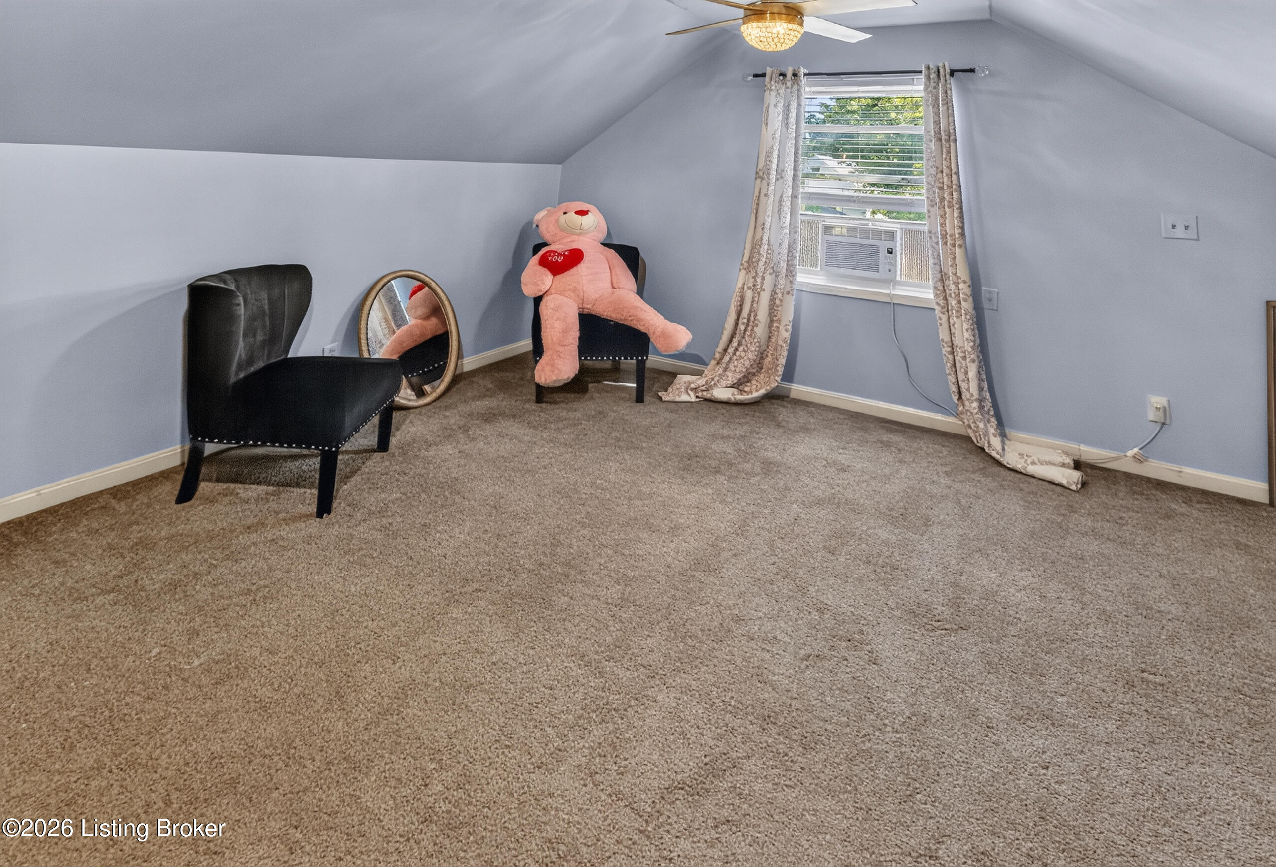 1237 Larchmont Ave Property Photo 32