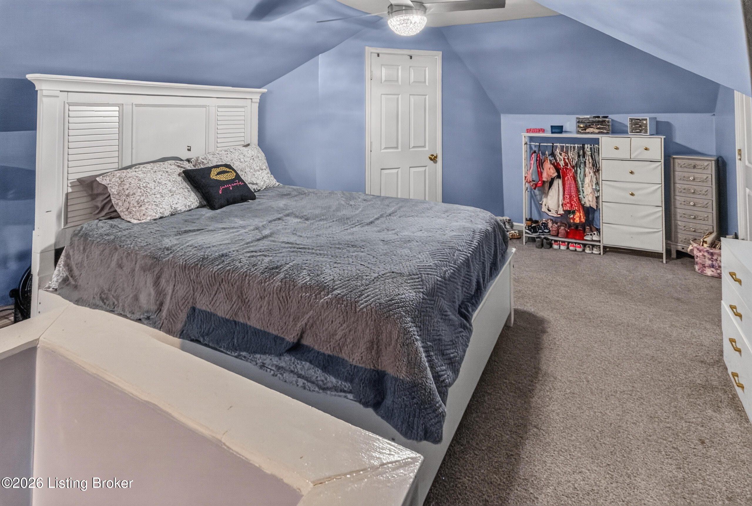 1237 Larchmont Ave Property Photo 34