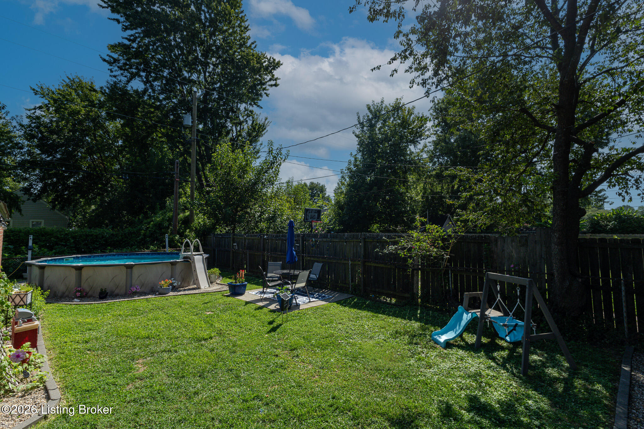 1237 Larchmont Ave Property Photo 54