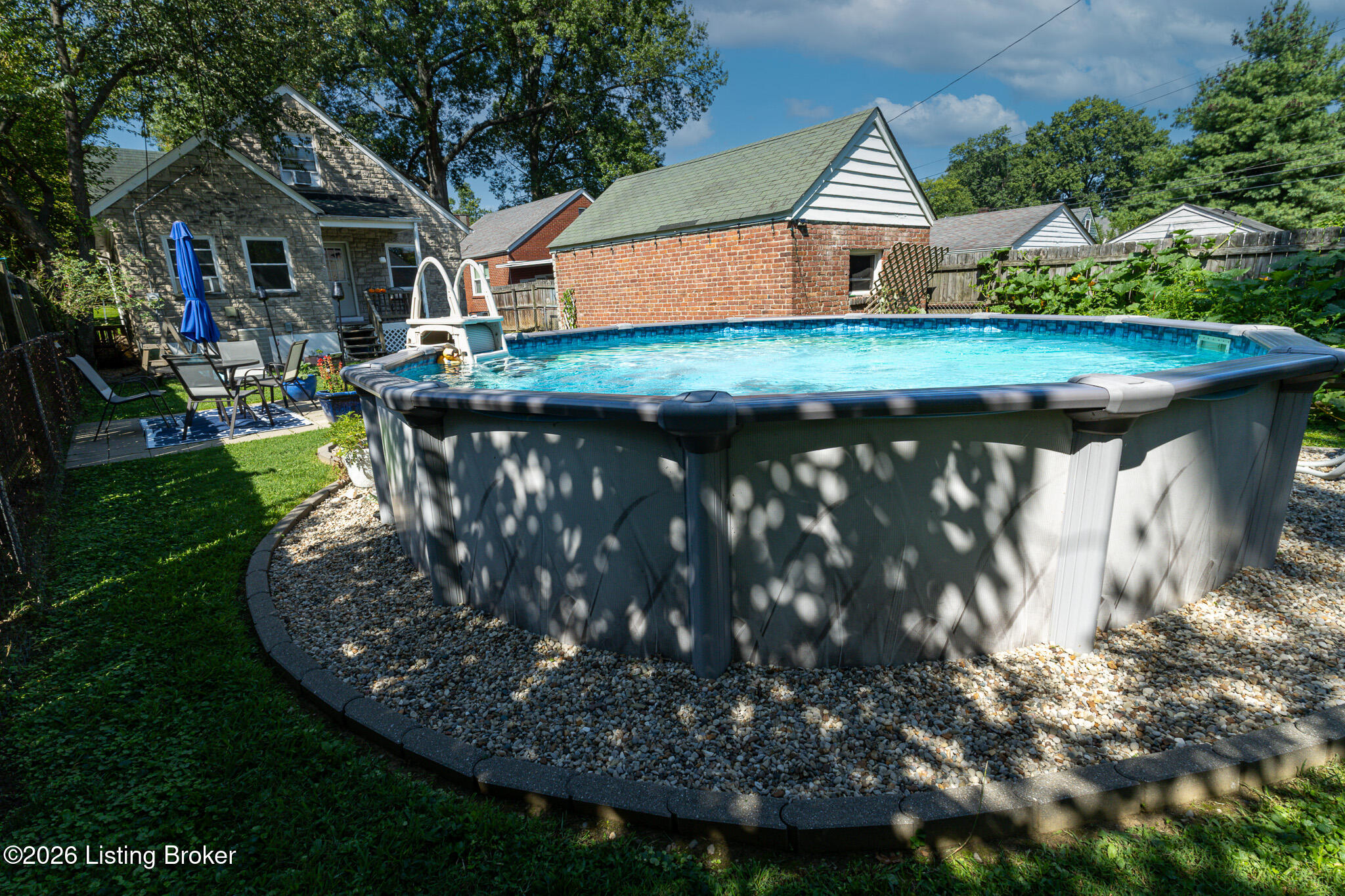 1237 Larchmont Ave Property Photo 55