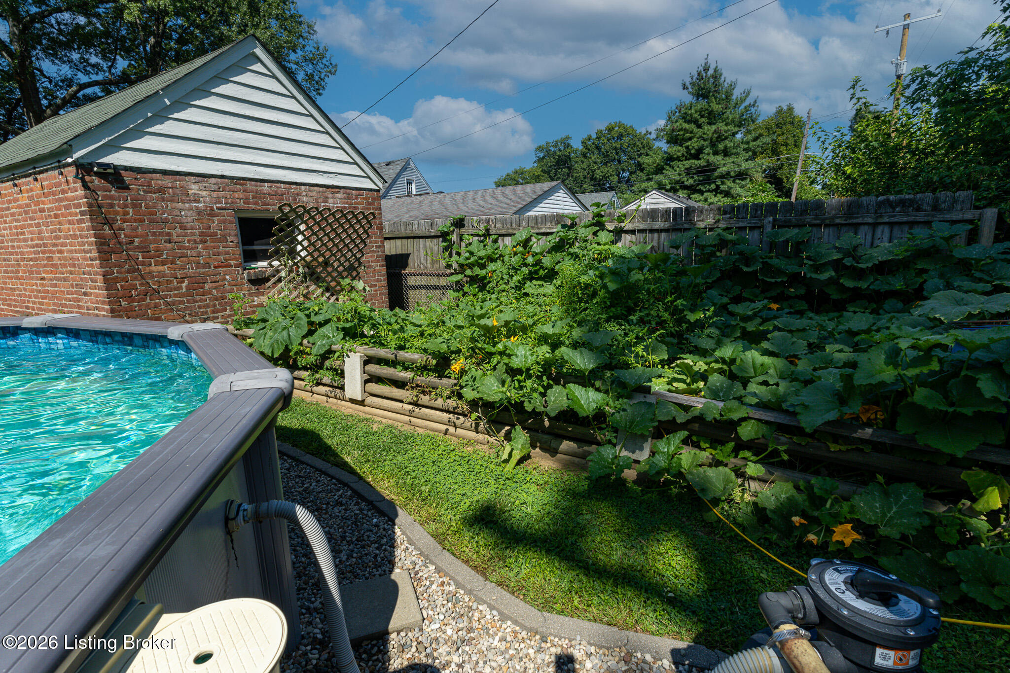 1237 Larchmont Ave Property Photo 56