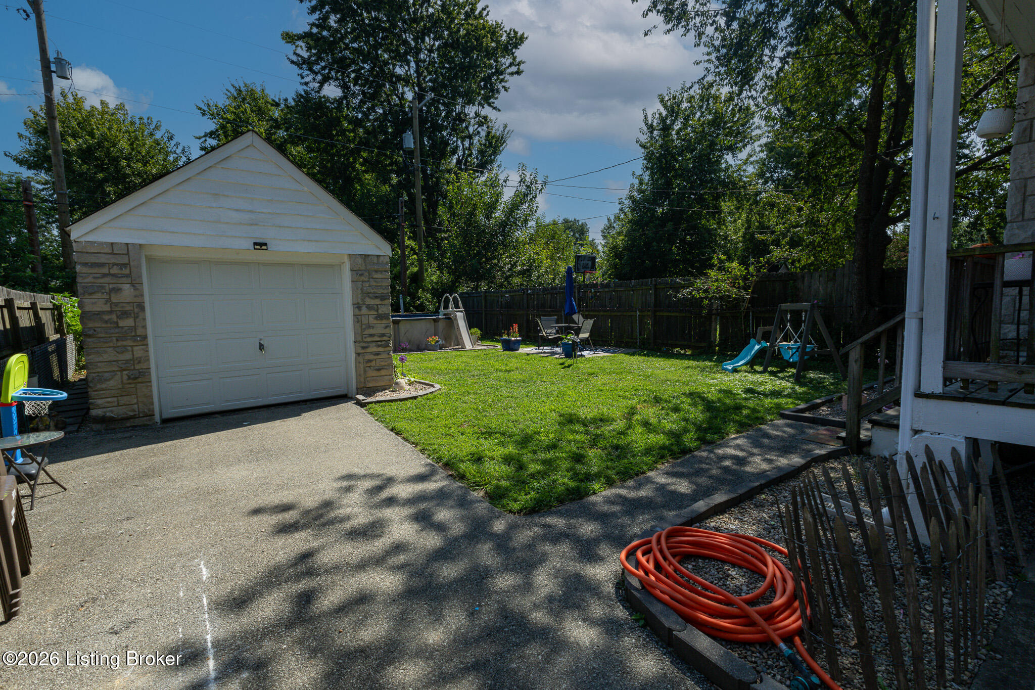 1237 Larchmont Ave Property Photo 58