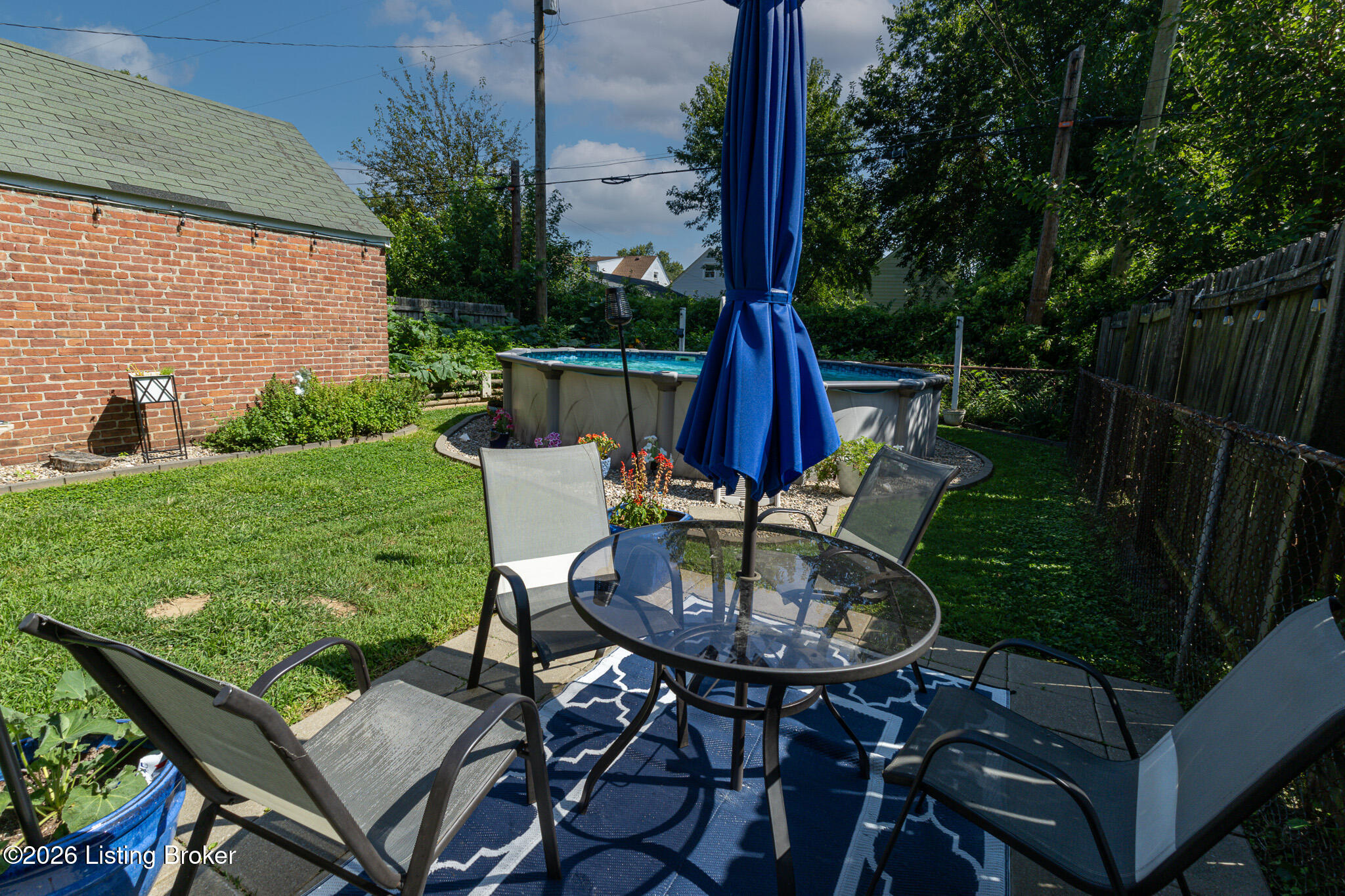 1237 Larchmont Ave Property Photo 60