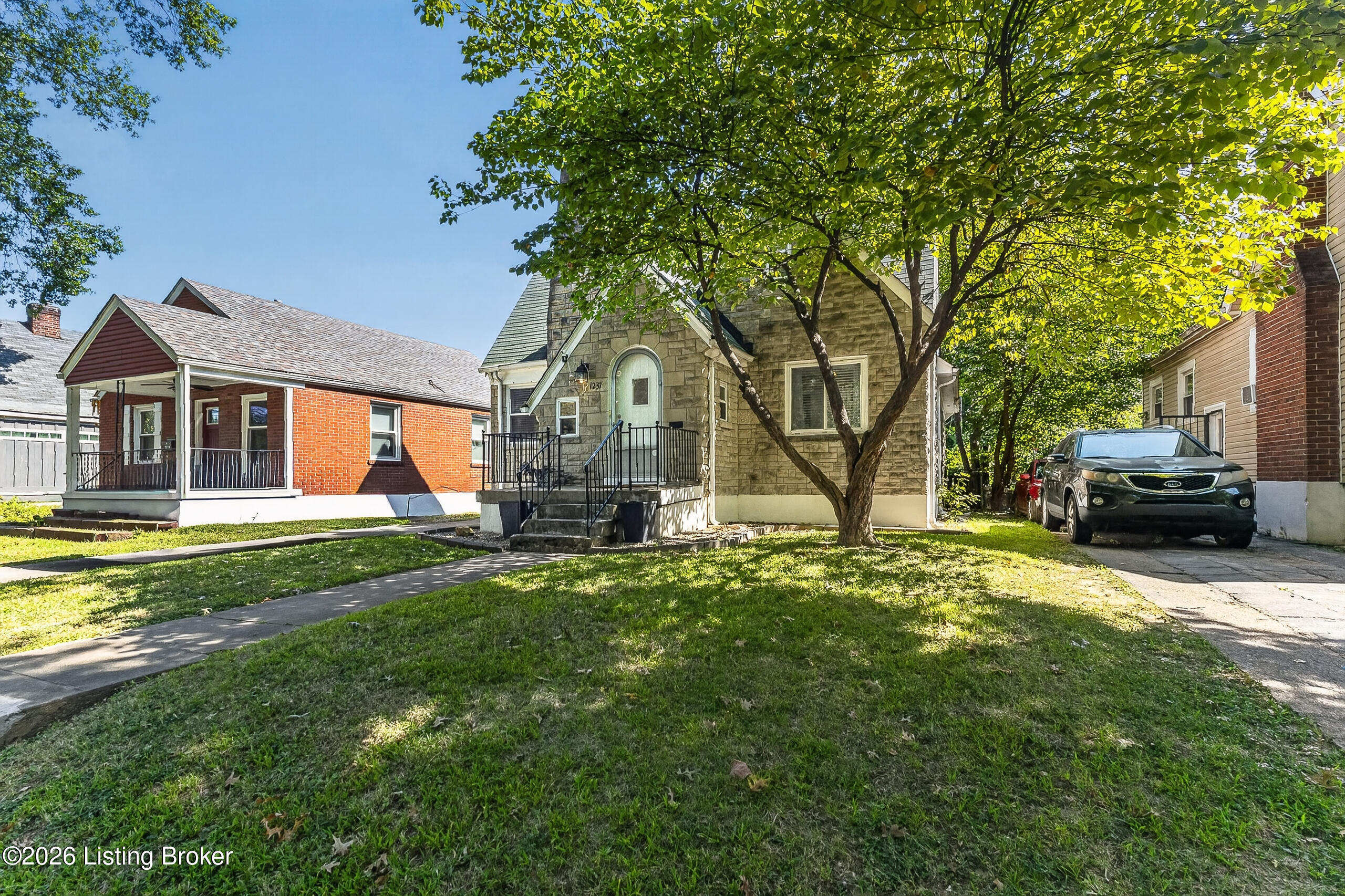 1237 Larchmont Ave Property Photo 61