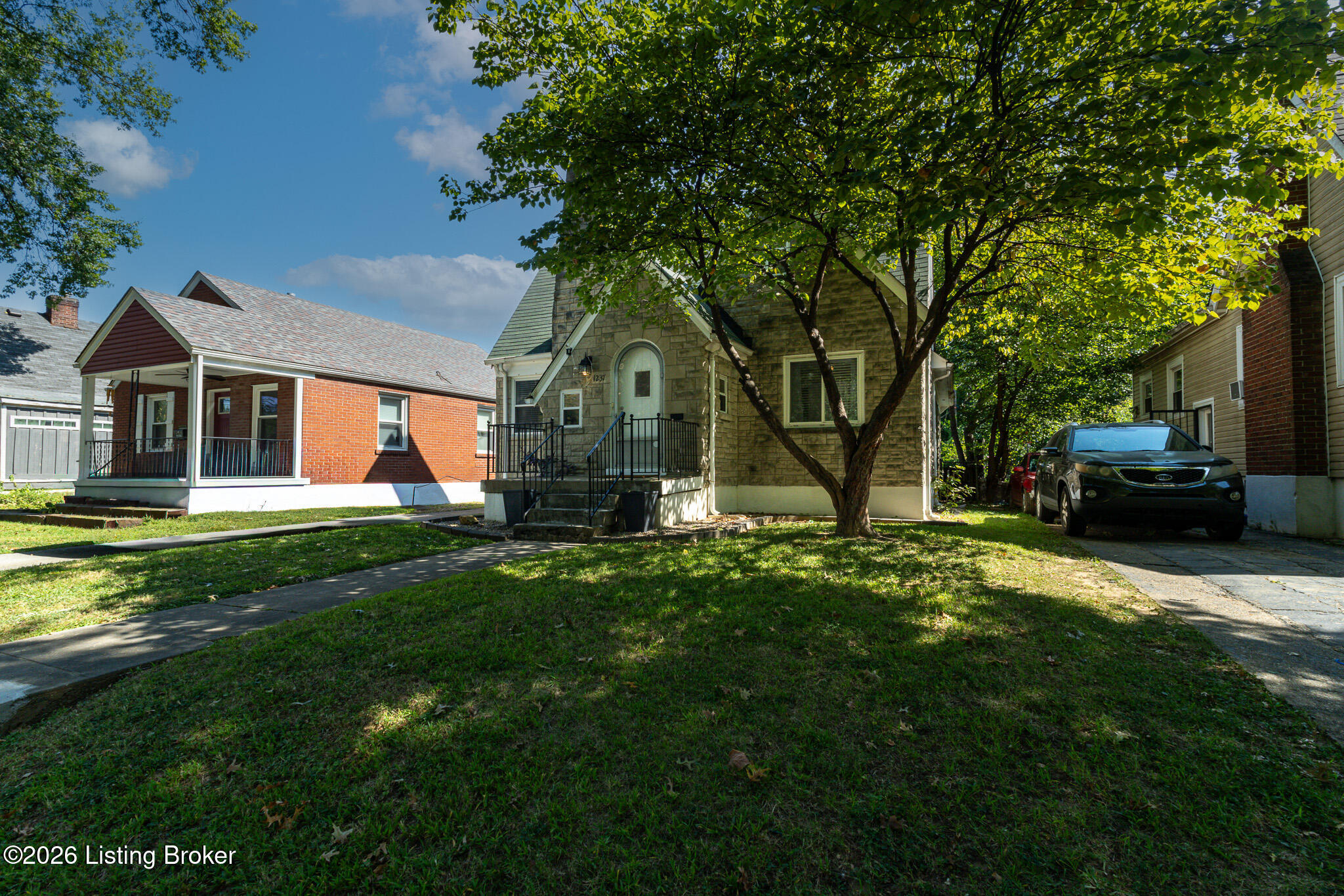 1237 Larchmont Ave Property Photo 62