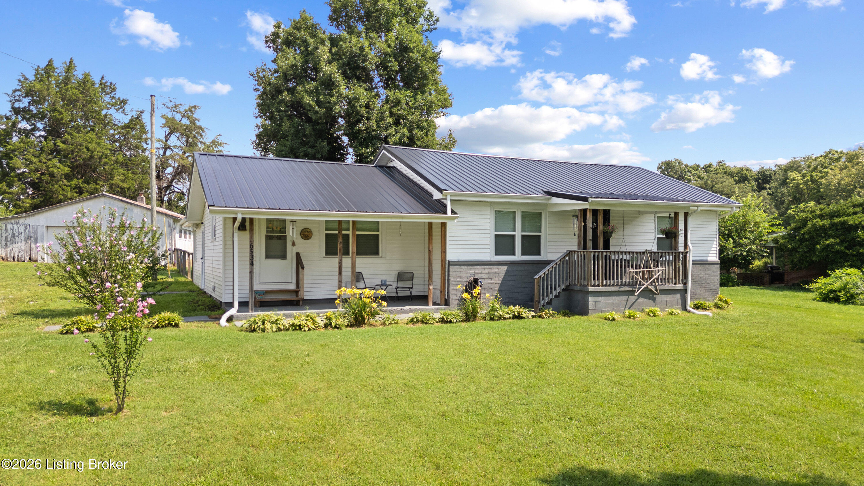 6534 Valley Creek Rd Property Photo 2