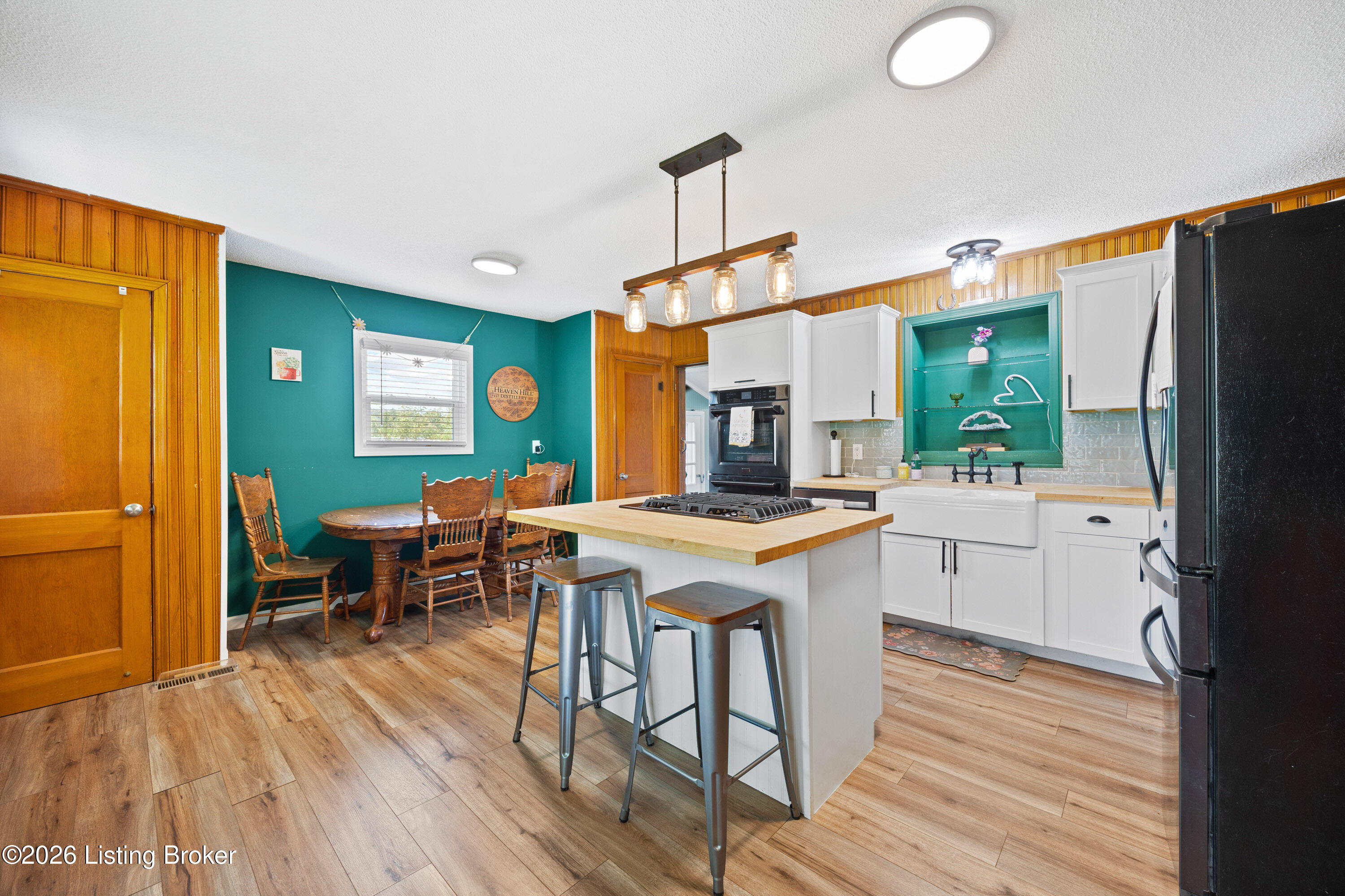 6534 Valley Creek Rd Property Photo 6