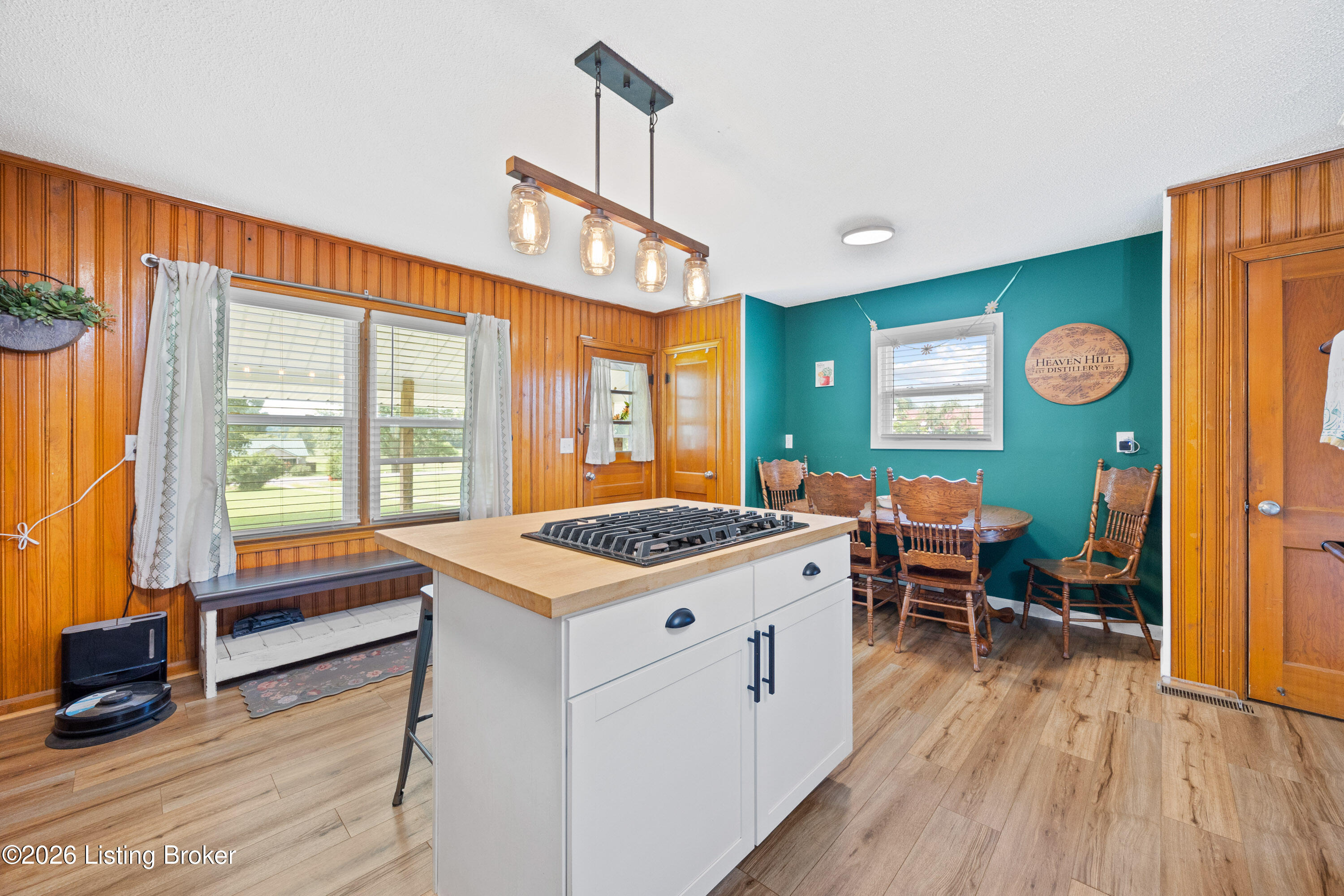 6534 Valley Creek Rd Property Photo 9