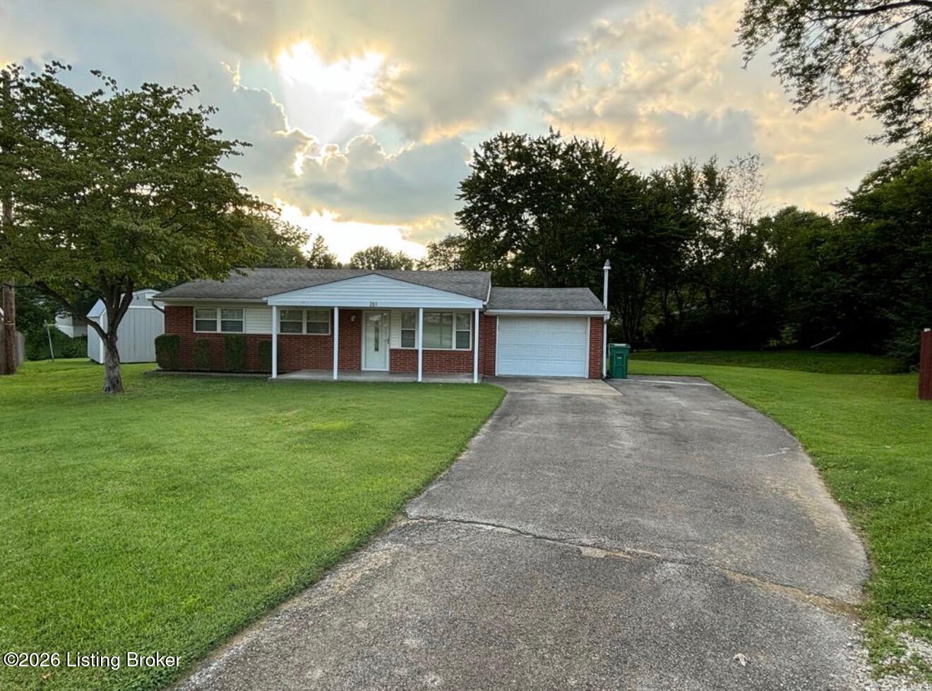 261 Springwood Dr Property Photo 1