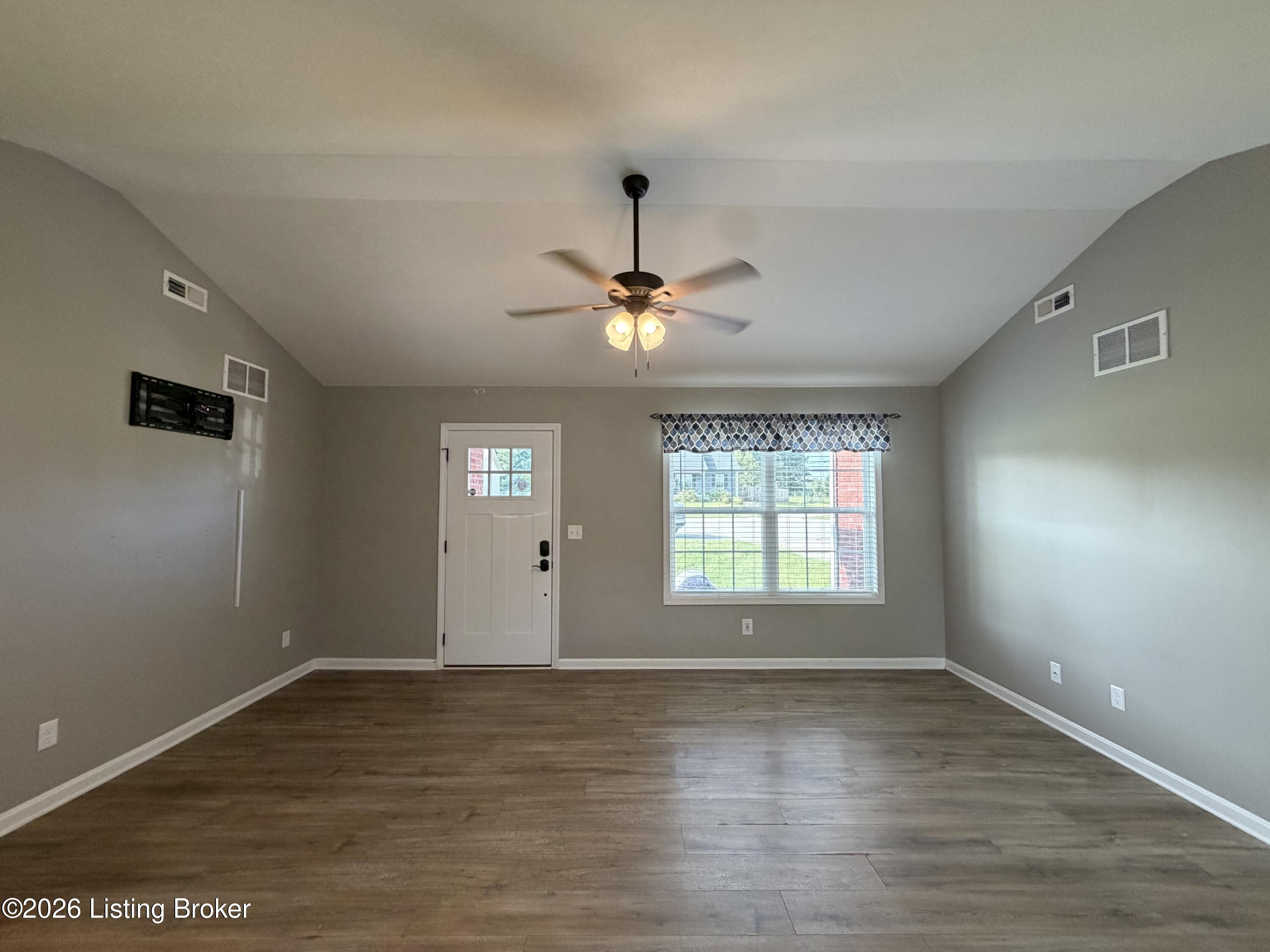 111 Elijah Way Property Photo 3