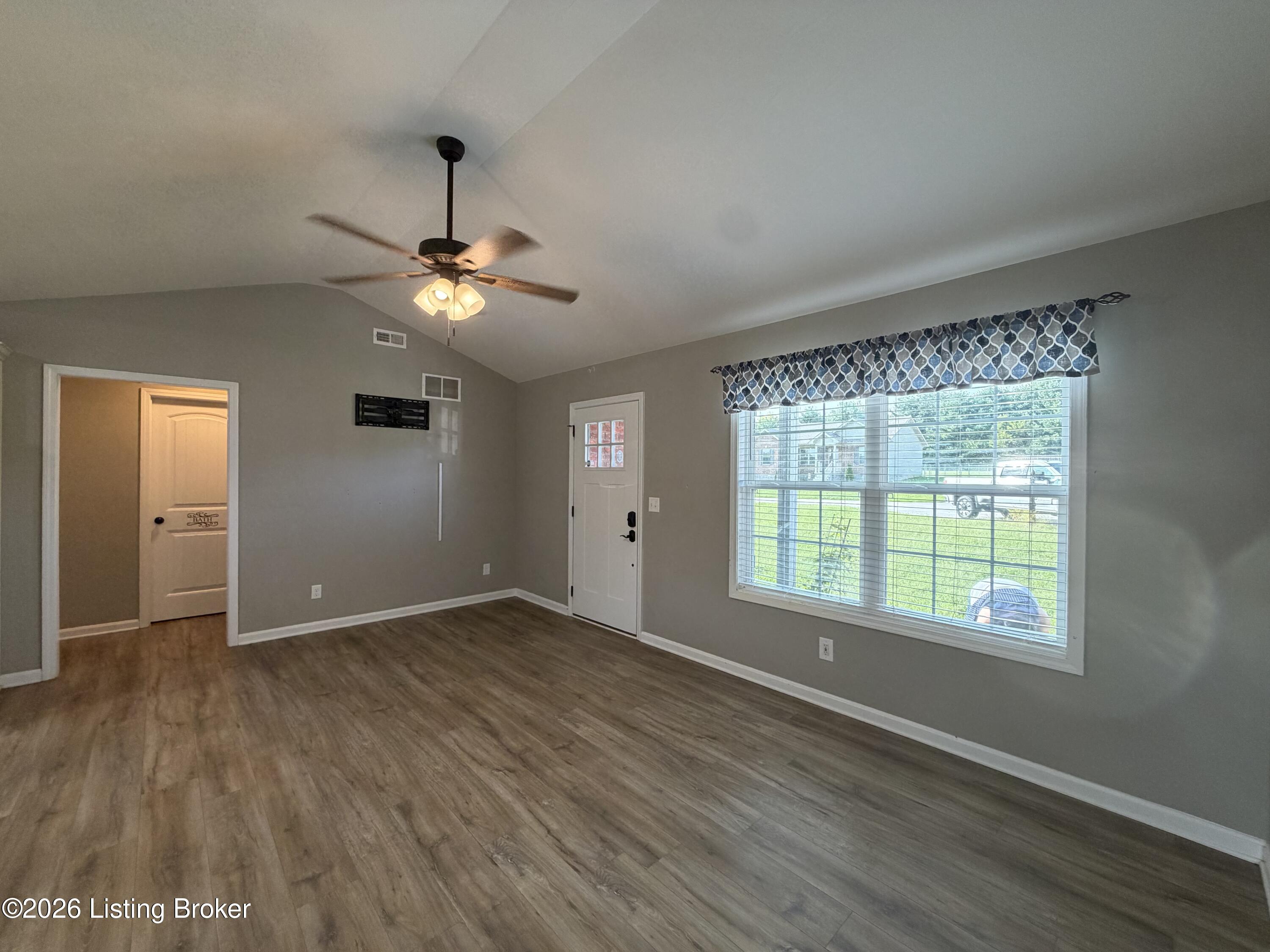 111 Elijah Way Property Photo 4