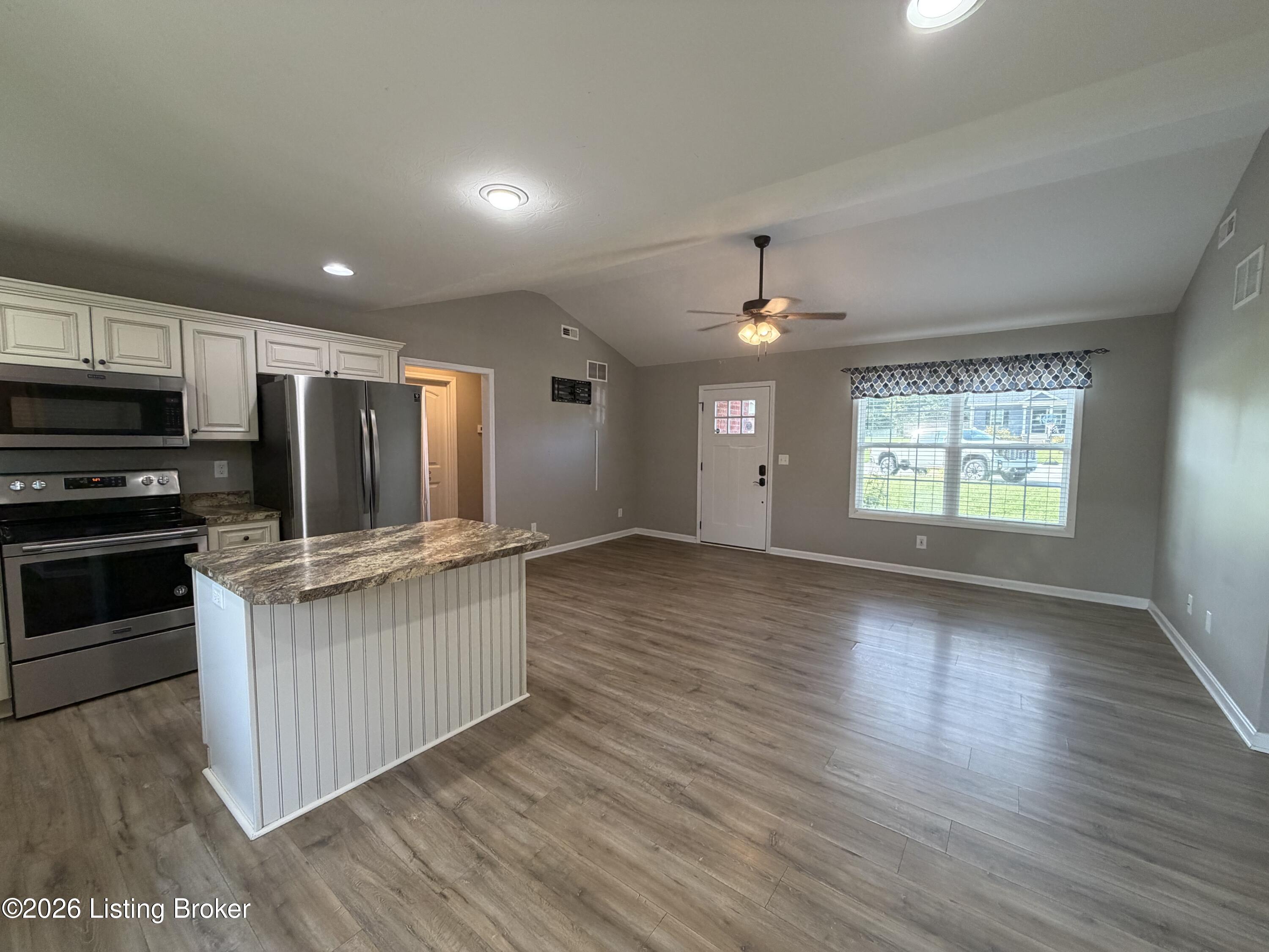 111 Elijah Way Property Photo 5