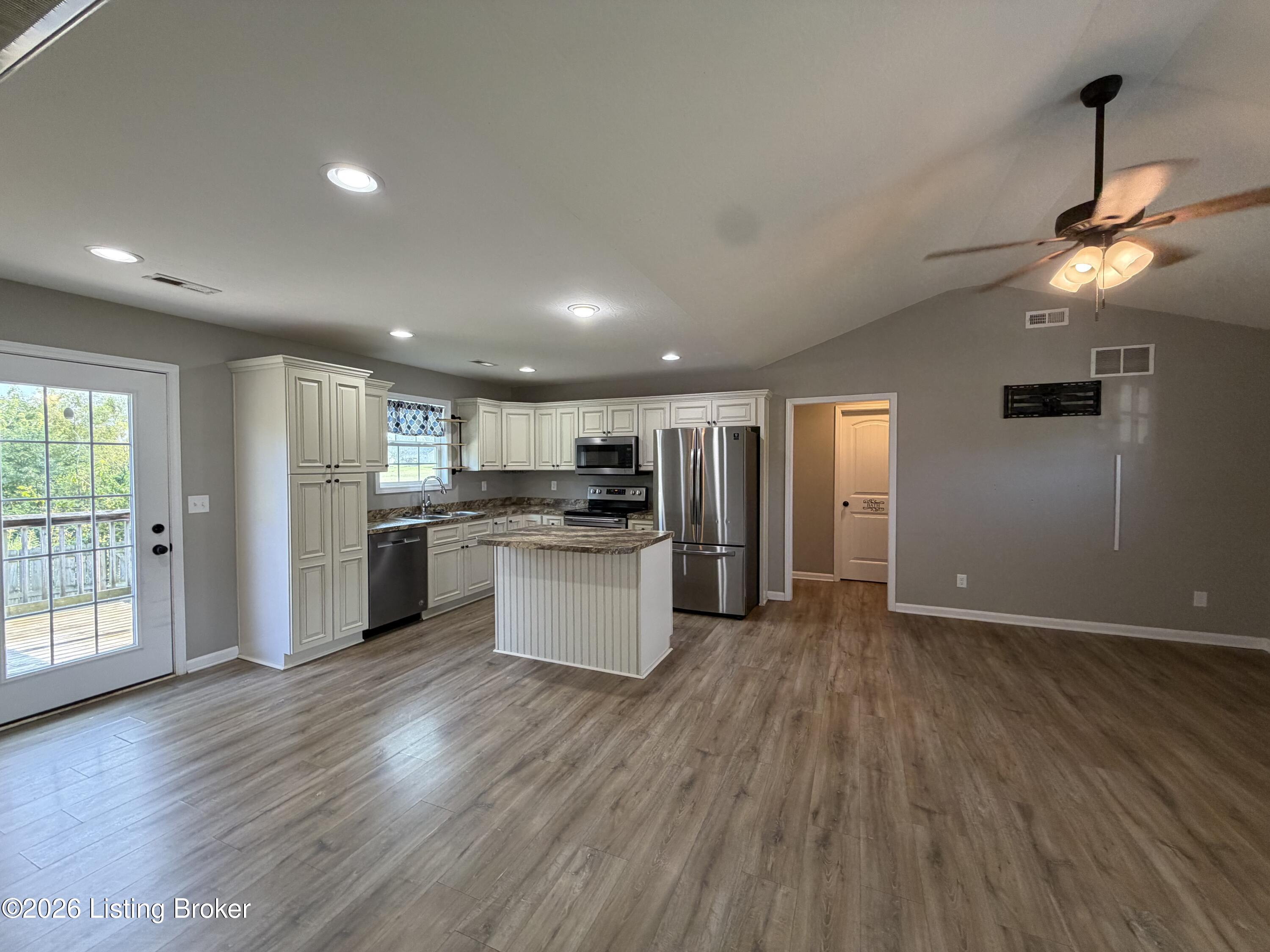 111 Elijah Way Property Photo 11