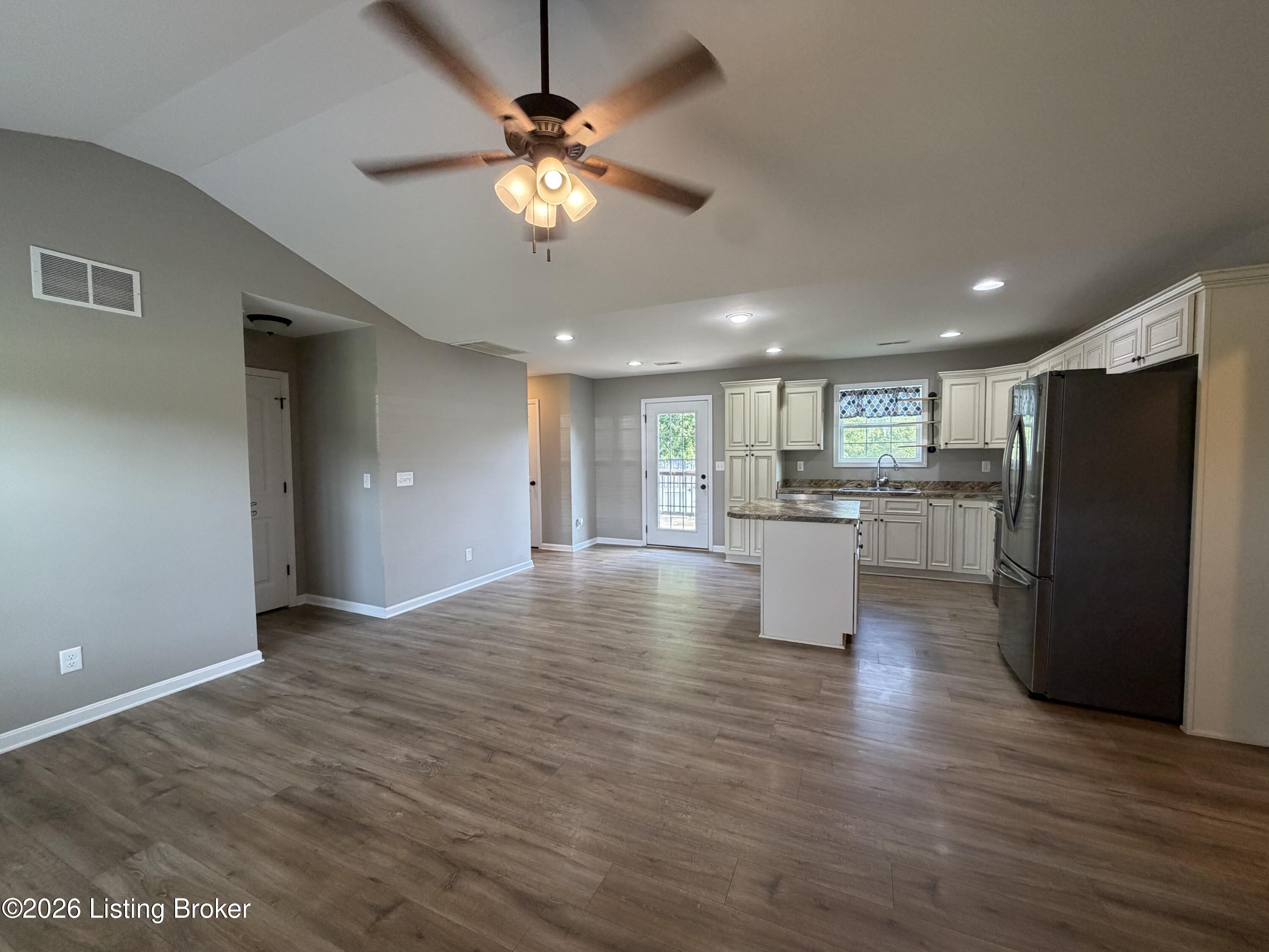 111 Elijah Way Property Photo 12