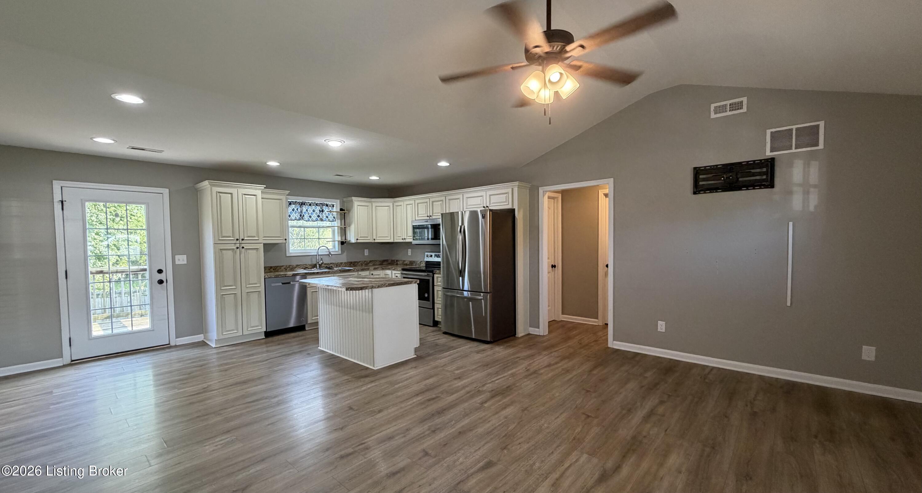 111 Elijah Way Property Photo 13