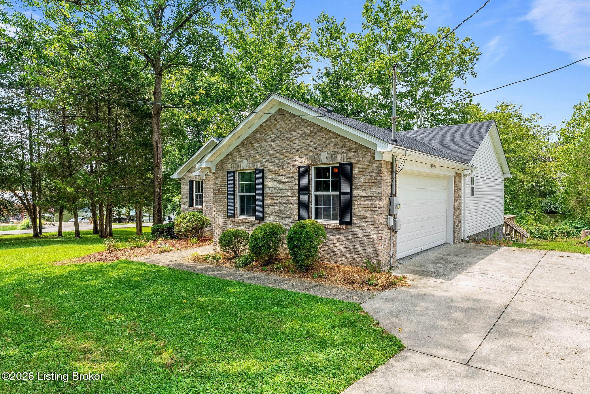 1601 Spinner Pl Property Photo 3