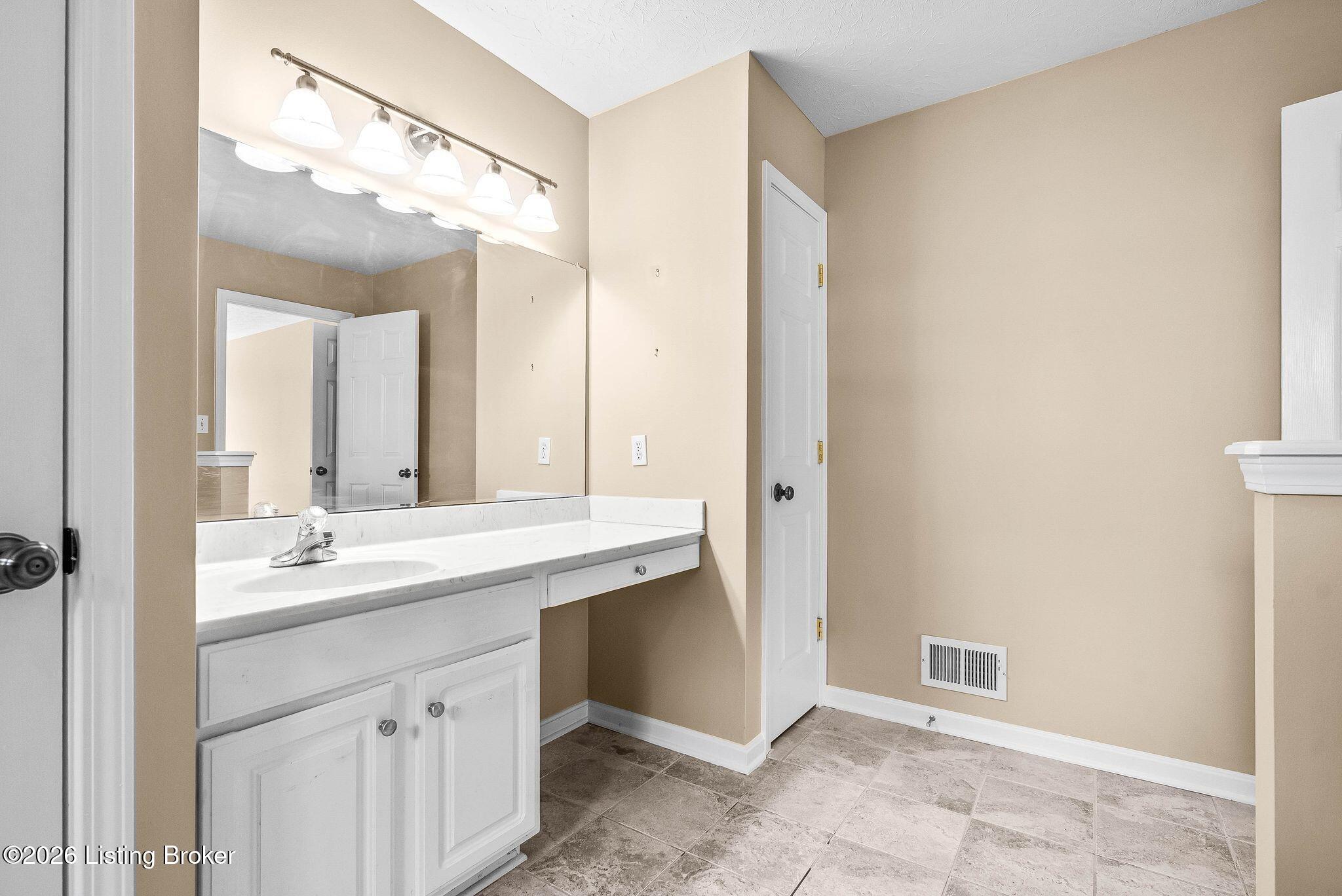 1601 Spinner Pl Property Photo 24