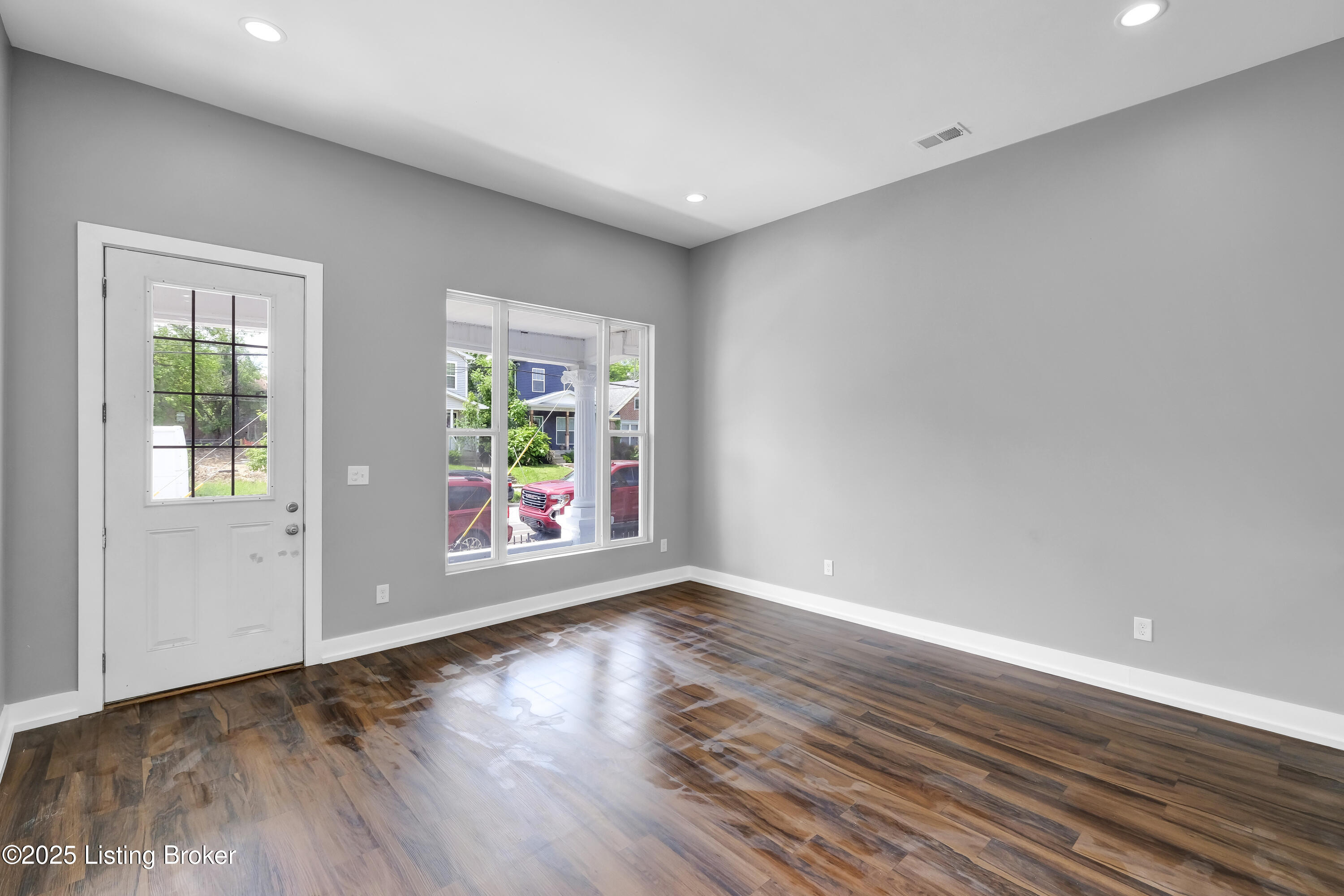 511 E Kentucky St Property Photo 3