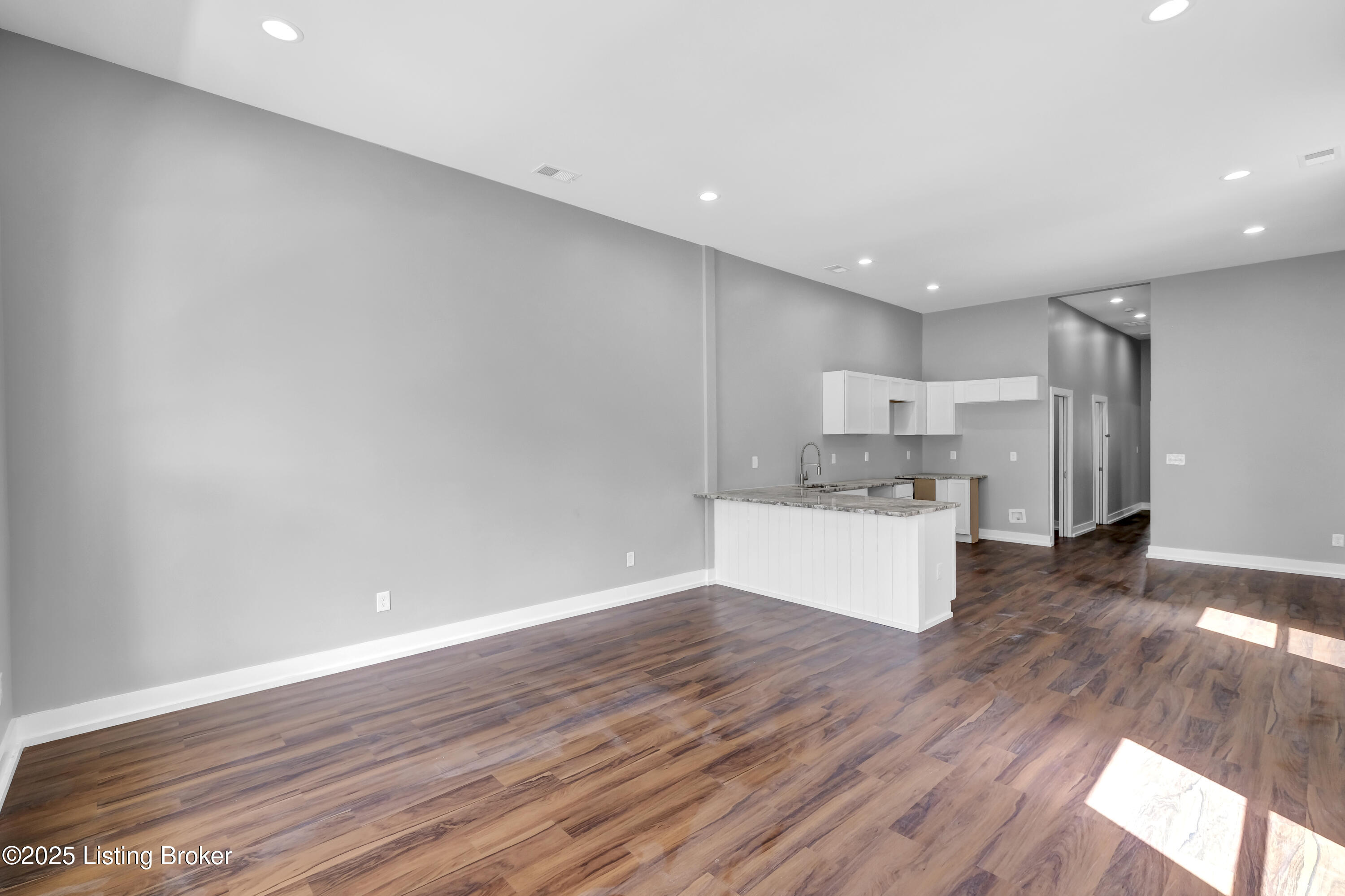 511 E Kentucky St Property Photo 4