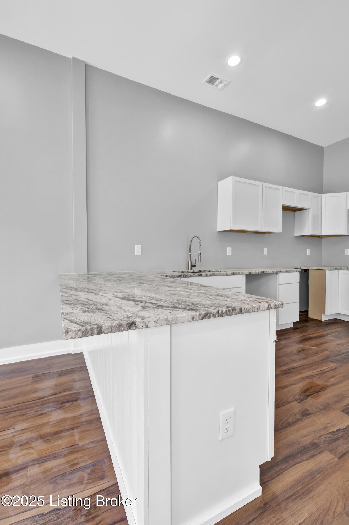 511 E Kentucky St Property Photo 8