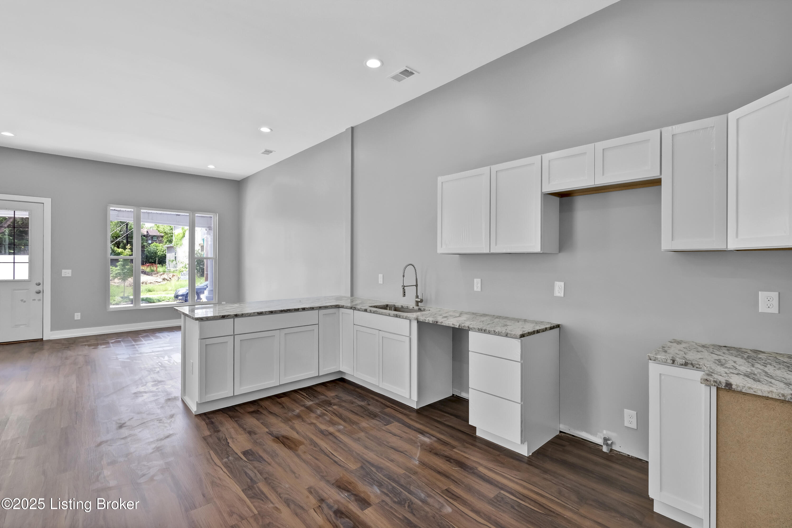 511 E Kentucky St Property Photo 10