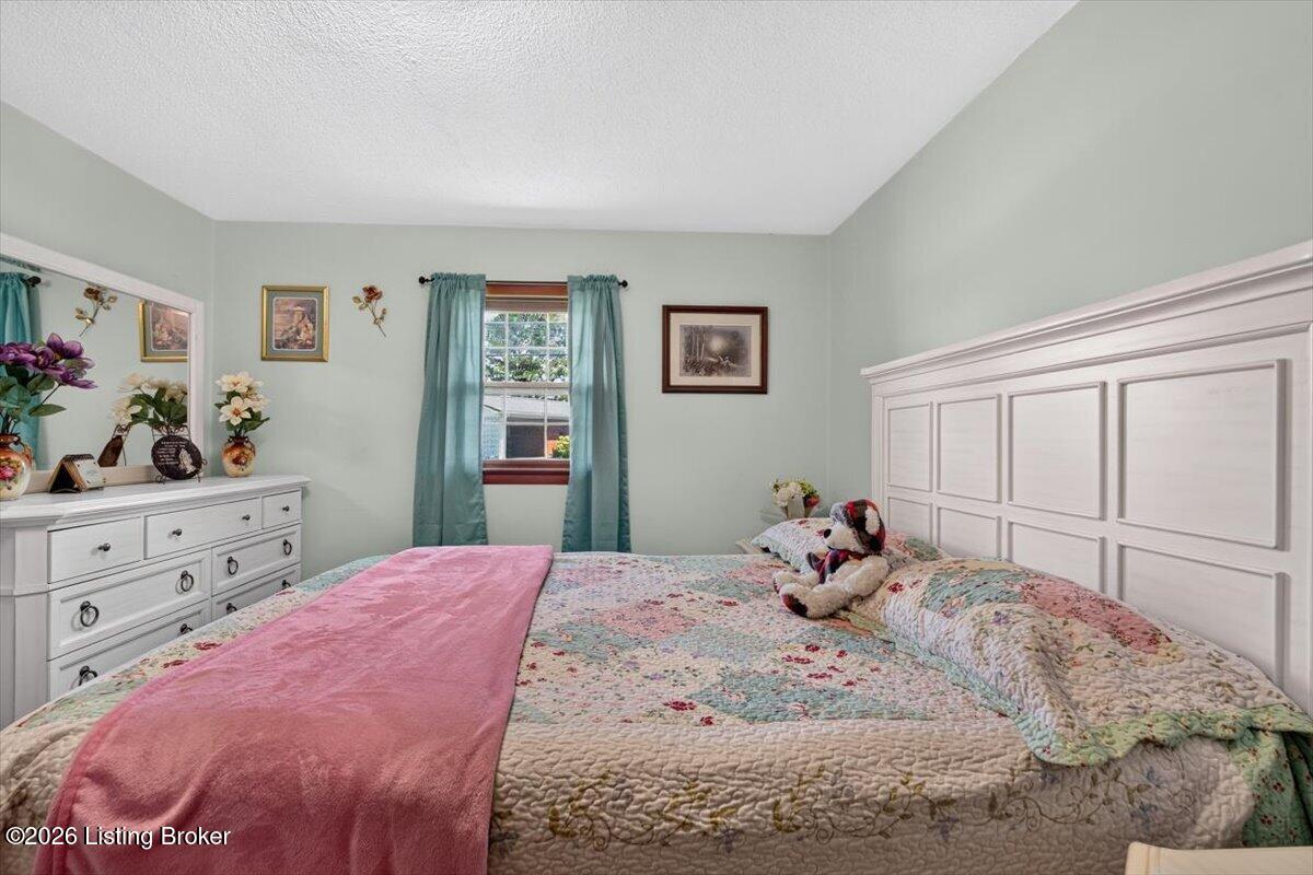 402 Cave Mill Rd Property Photo 14