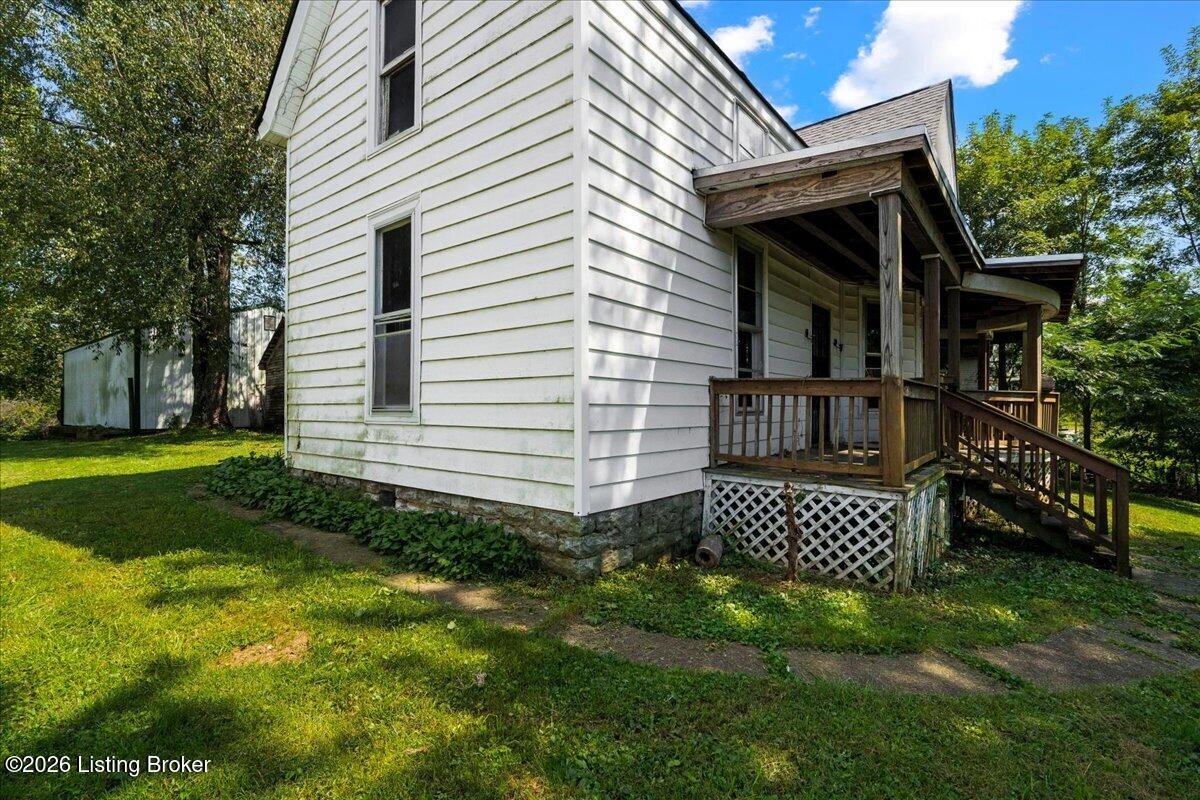 104 4th St Property Photo 2