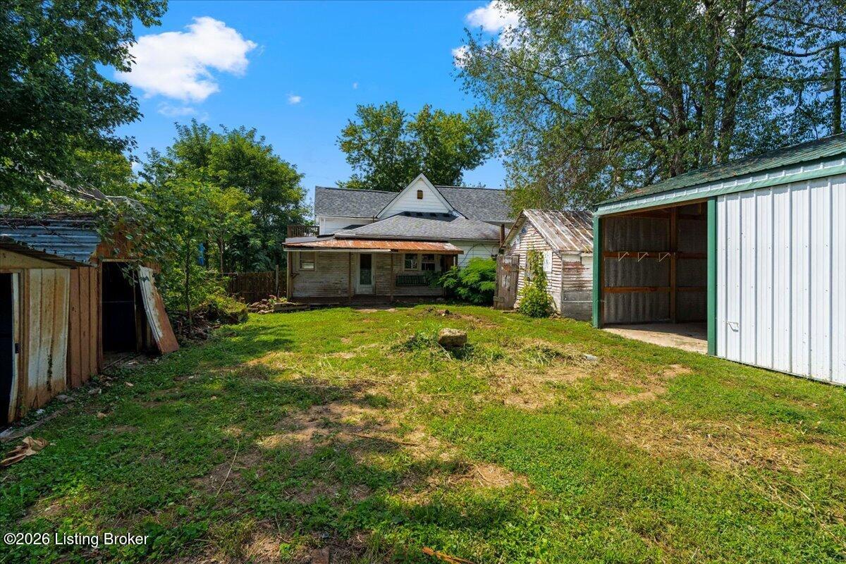 104 4th St Property Photo 5