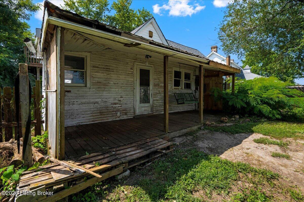 104 4th St Property Photo 7