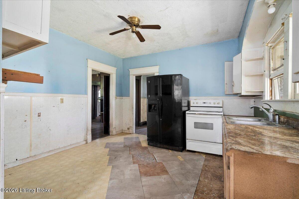 104 4th St Property Photo 9