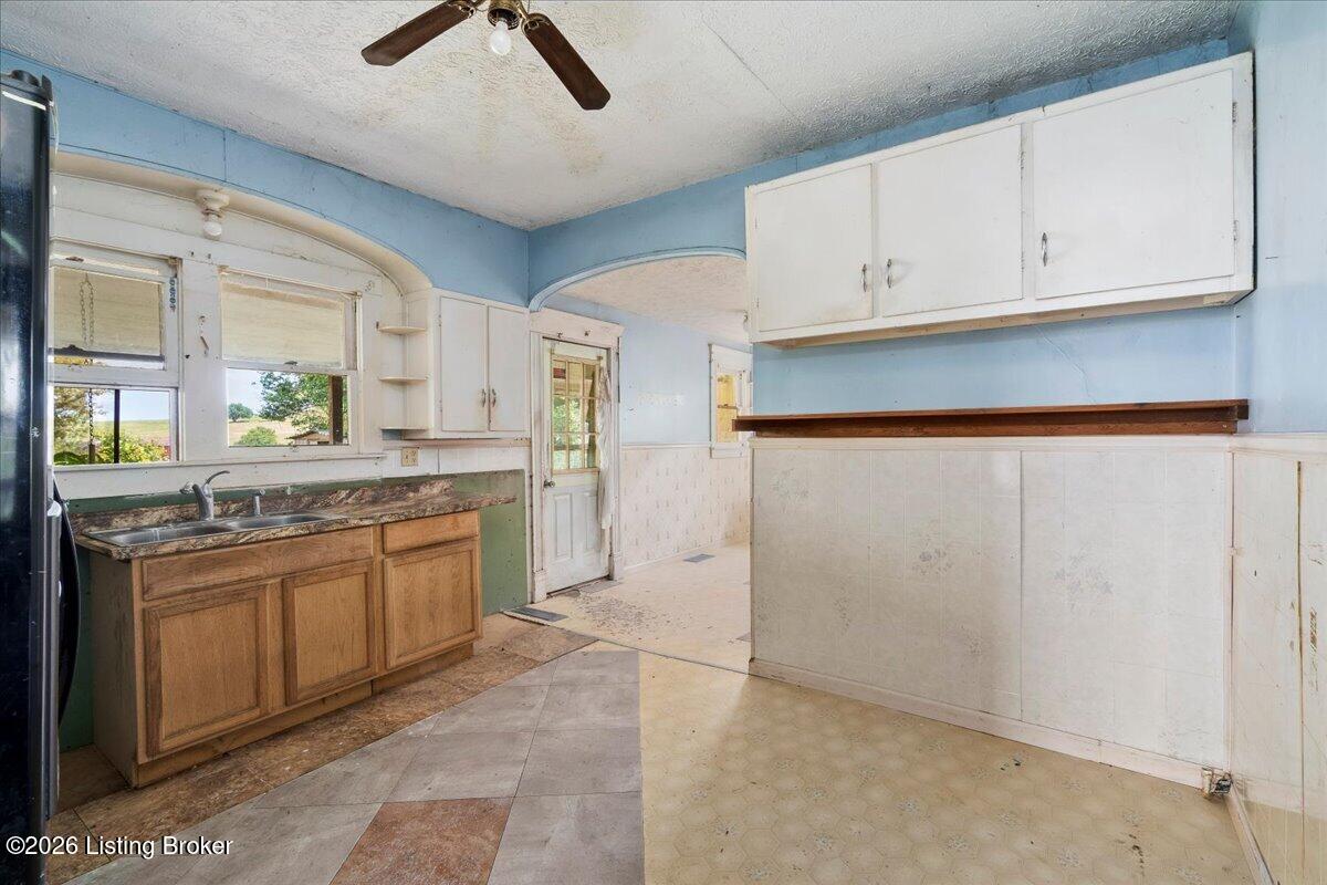 104 4th St Property Photo 11
