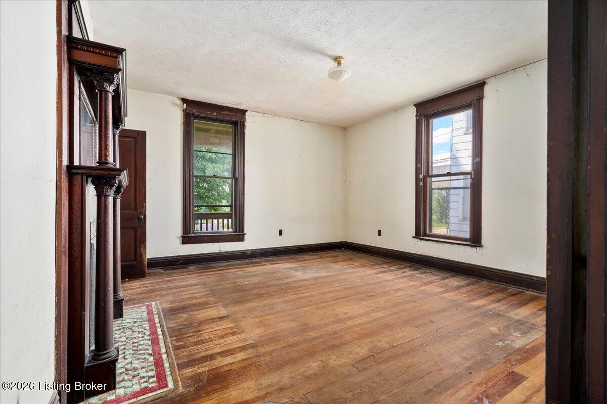 104 4th St Property Photo 16