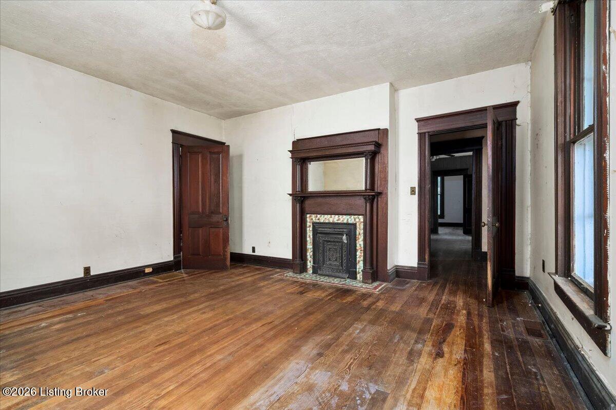 104 4th St Property Photo 17