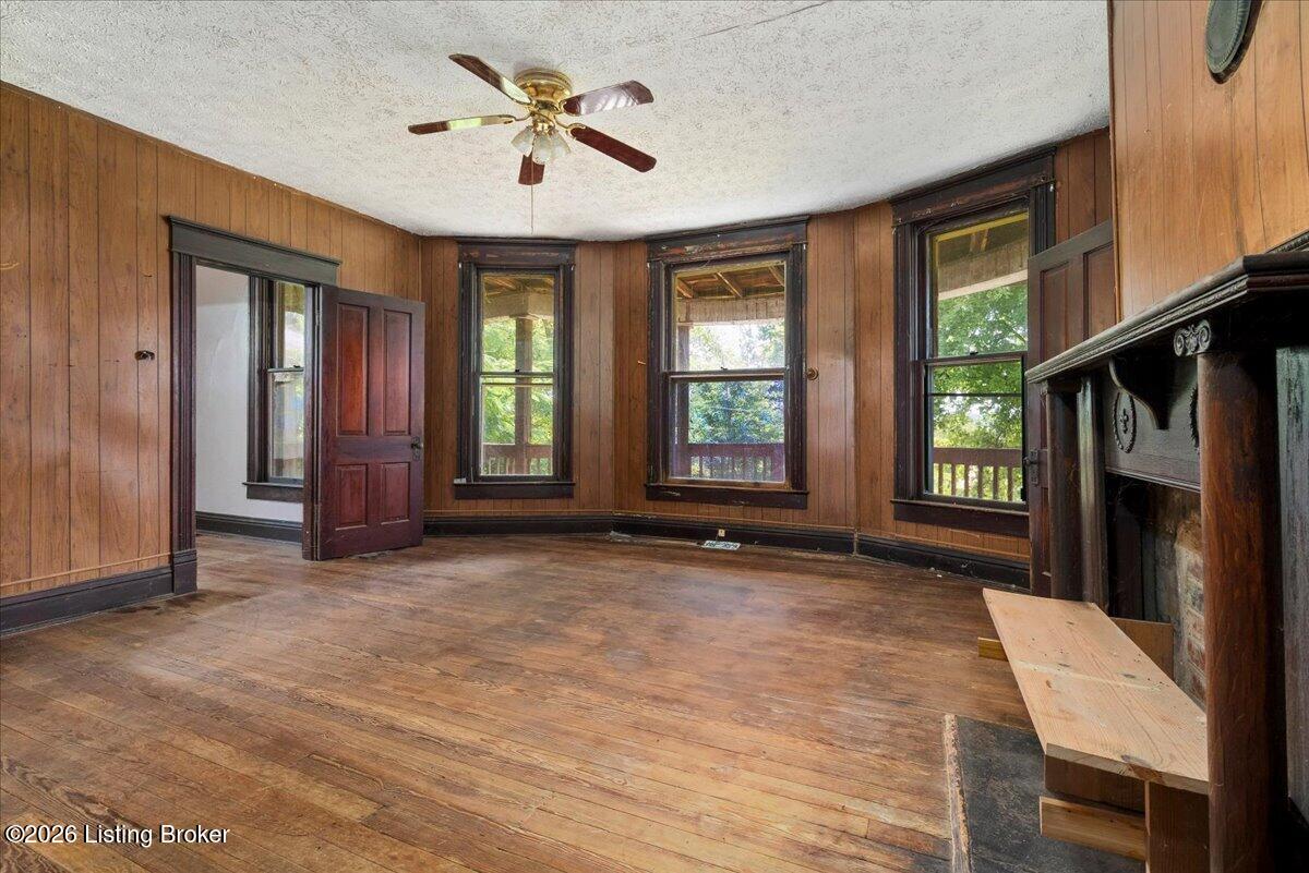 104 4th St Property Photo 19