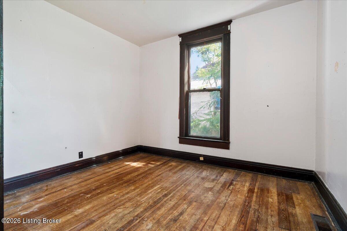 104 4th St Property Photo 20