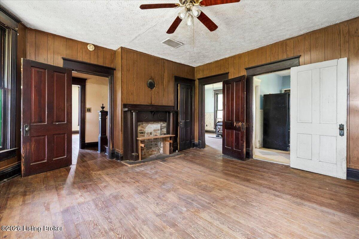 104 4th St Property Photo 21