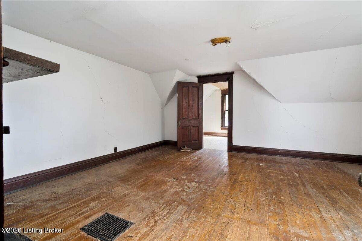 104 4th St Property Photo 22