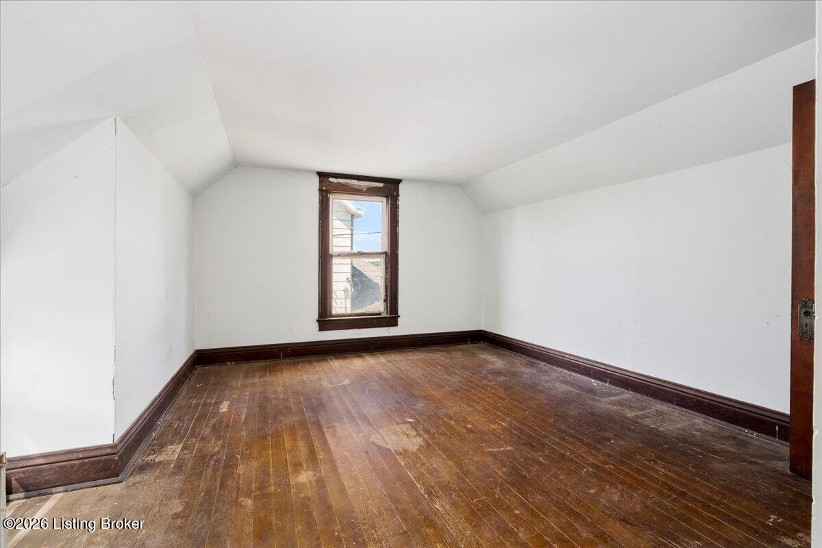 104 4th St Property Photo 25
