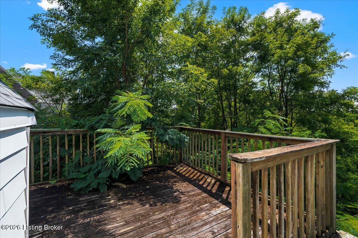 104 4th St Property Photo 26