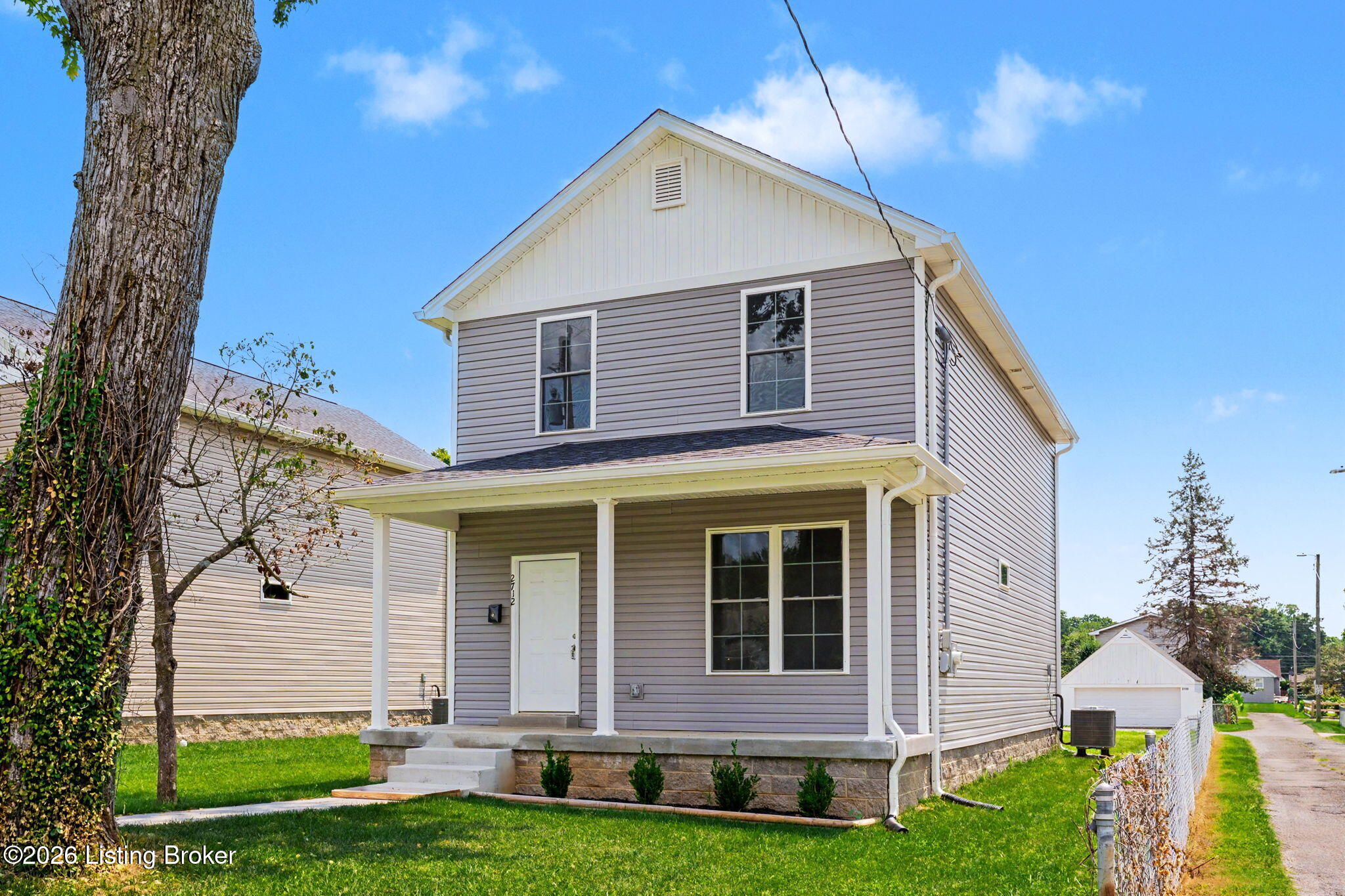 2712 Lindsay Ave