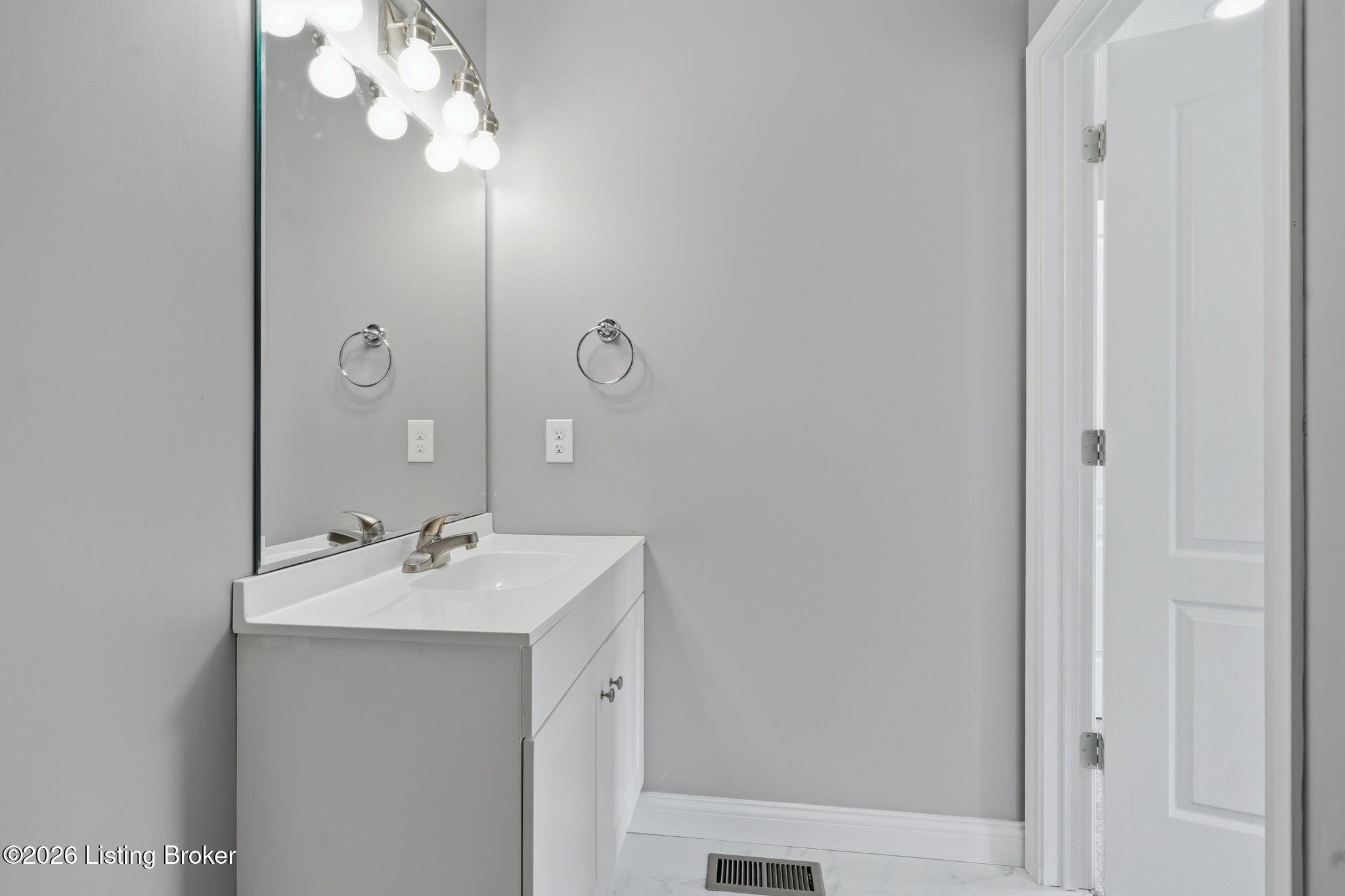 2712 Lindsay Ave Property Photo 25