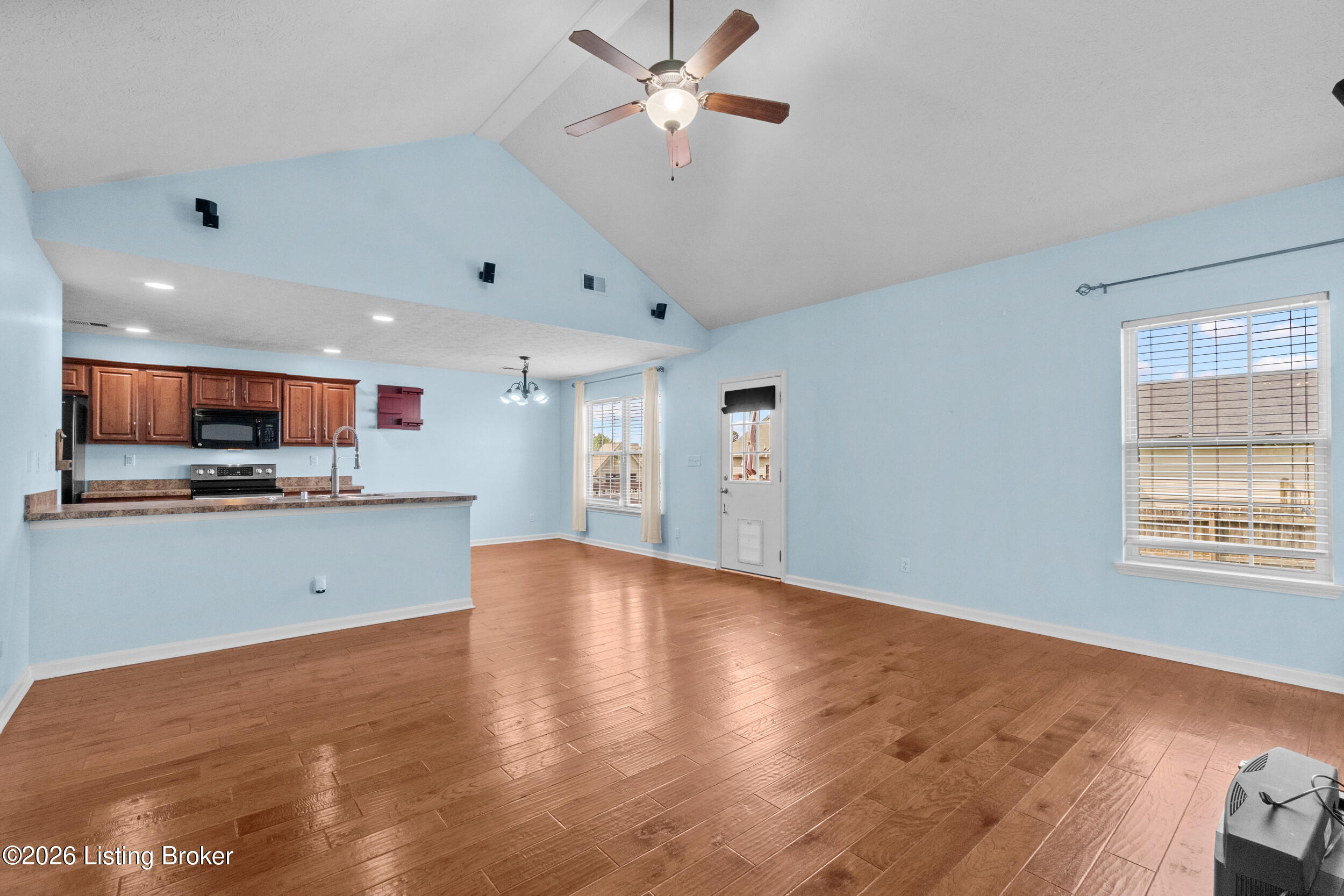 142 Hill Terrace Dr Property Photo 2